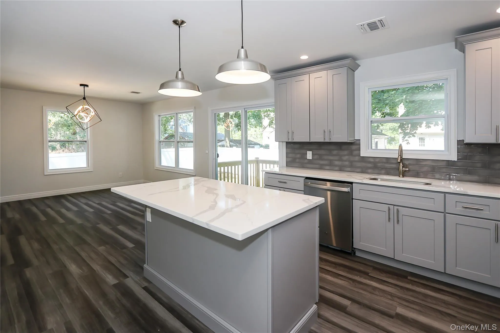 245 New Avenue, Babylon, NY, 3 Bedrooms Bedrooms, 6 Rooms Rooms,3 BathroomsBathrooms,Residential,For Rent,New,0,1018758 245 New Avenue, Babylon, NY, 3 Bedrooms Bedrooms, 6 Rooms Rooms,3 BathroomsBathrooms,Residential,For Rent,New,0,1018758