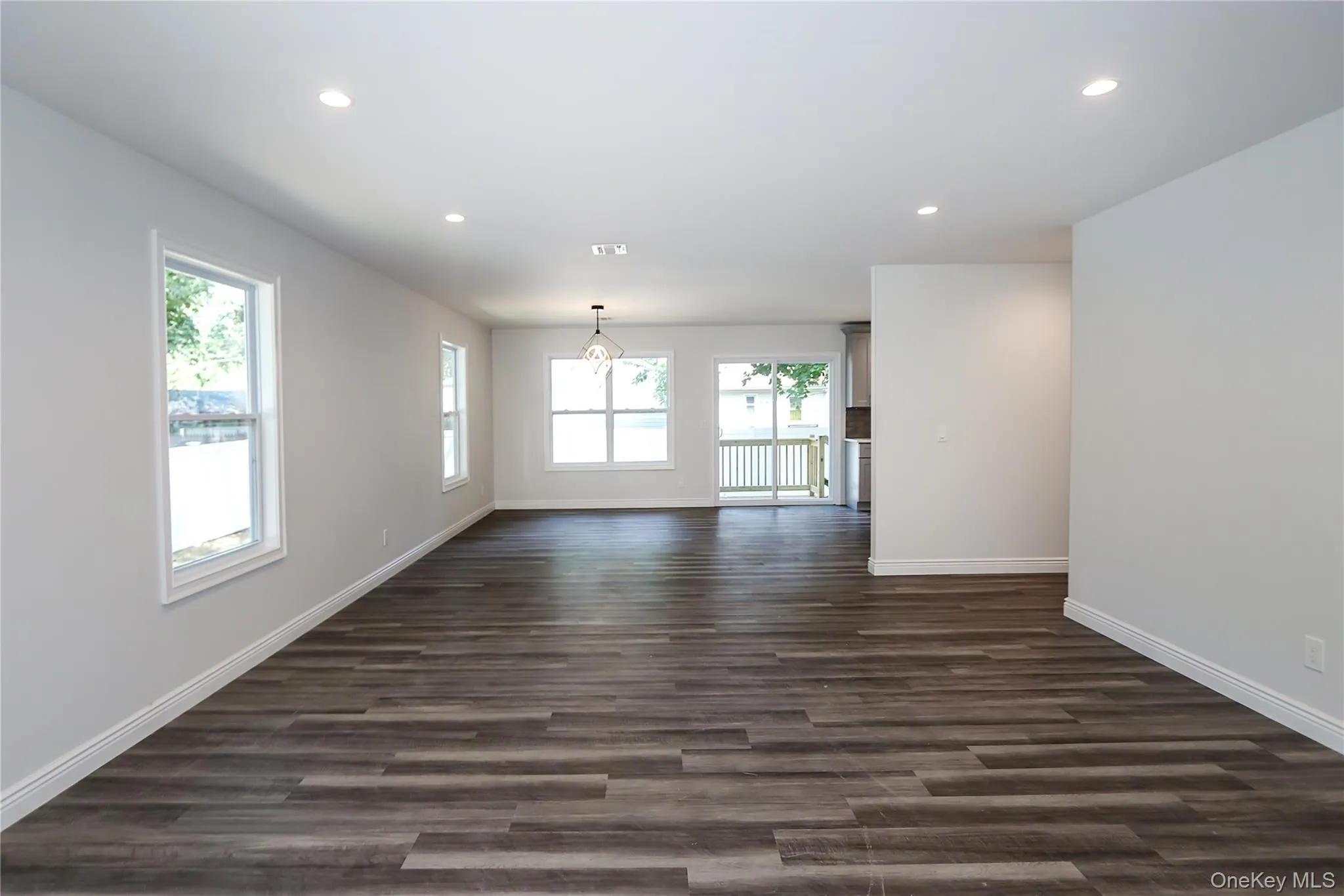 Open Concept to the Dining Area Open Concept to the Dining Area