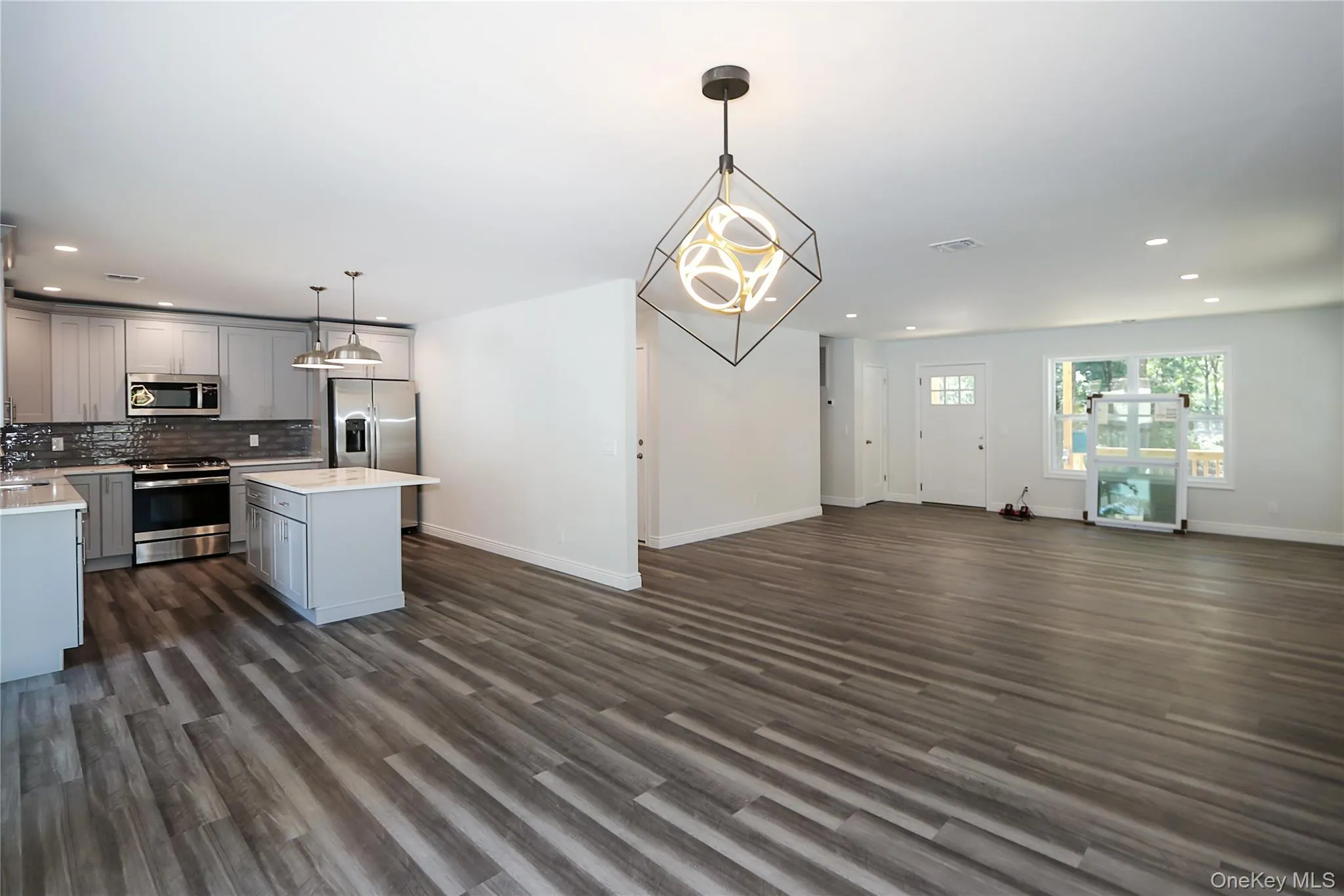245 New Avenue, Babylon, NY, 3 Bedrooms Bedrooms, 6 Rooms Rooms,3 BathroomsBathrooms,Residential,For Rent,New,0,1018758 245 New Avenue, Babylon, NY, 3 Bedrooms Bedrooms, 6 Rooms Rooms,3 BathroomsBathrooms,Residential,For Rent,New,0,1018758