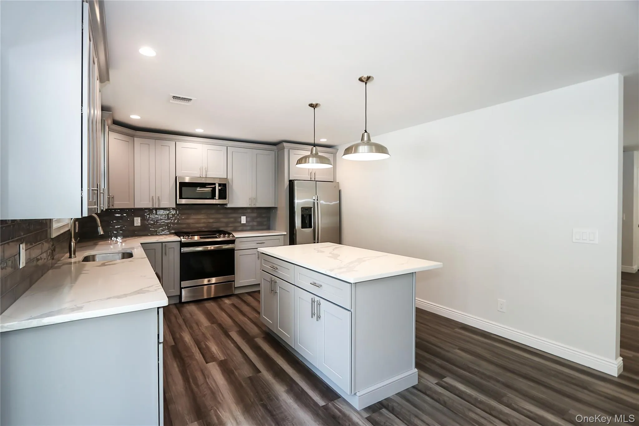 245 New Avenue, Babylon, NY, 3 Bedrooms Bedrooms, 6 Rooms Rooms,3 BathroomsBathrooms,Residential,For Rent,New,0,1018758 245 New Avenue, Babylon, NY, 3 Bedrooms Bedrooms, 6 Rooms Rooms,3 BathroomsBathrooms,Residential,For Rent,New,0,1018758