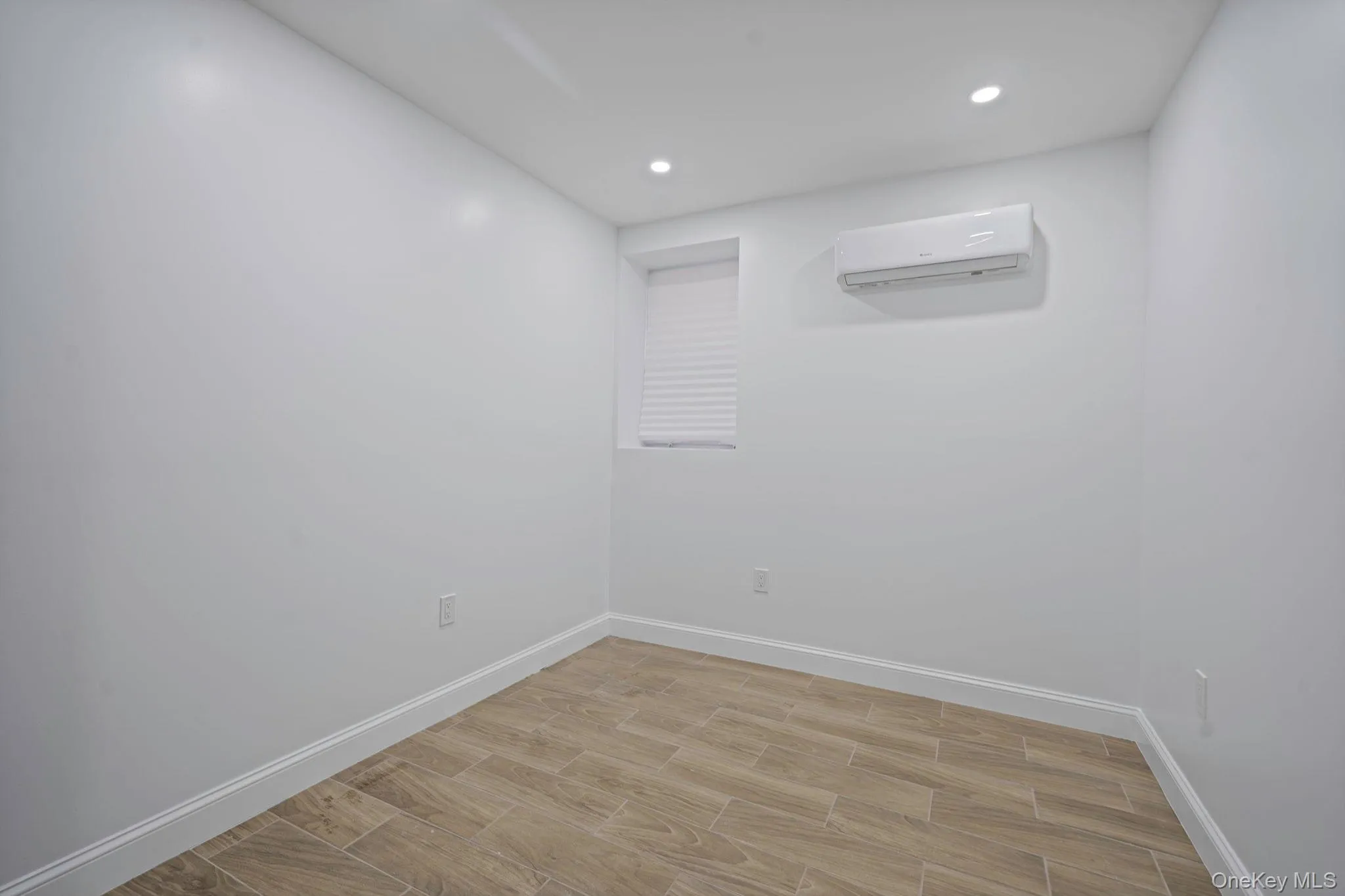 2775 Pond Place, New York, NY, 2 Bedrooms Bedrooms, 3 Rooms Rooms,1 BathroomBathrooms,Residential Lease,For Rent,Pond,0,KEY1018759 2775 Pond Place, New York, NY, 2 Bedrooms Bedrooms, 3 Rooms Rooms,1 BathroomBathrooms,Residential Lease,For Rent,Pond,0,KEY1018759