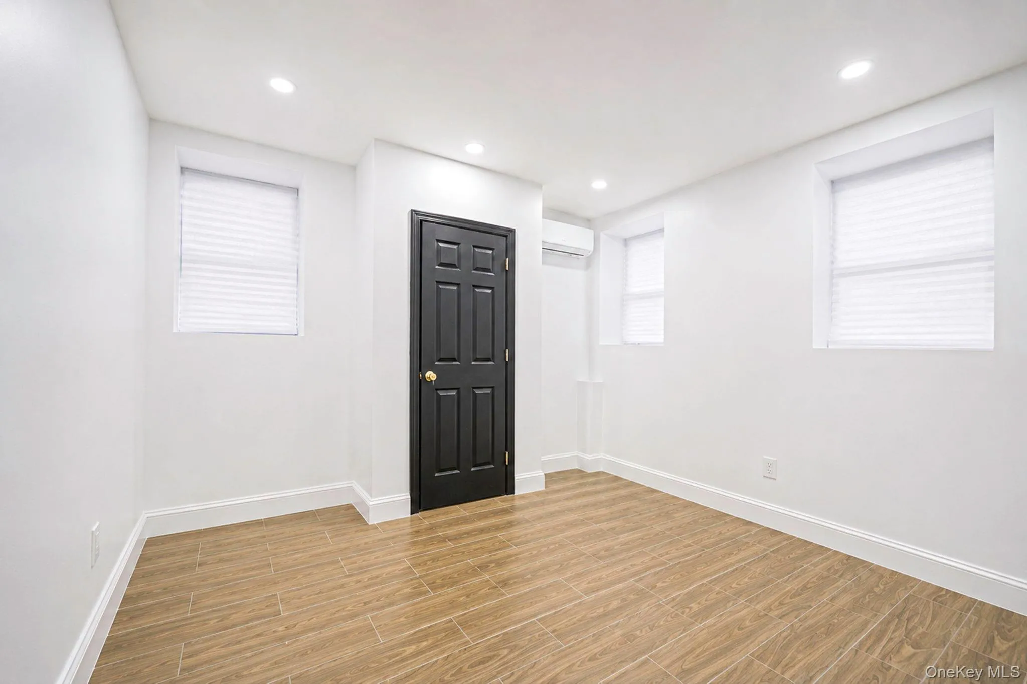 2775 Pond Place, New York, NY, 2 Bedrooms Bedrooms, 3 Rooms Rooms,1 BathroomBathrooms,Residential Lease,For Rent,Pond,0,KEY1018759 2775 Pond Place, New York, NY, 2 Bedrooms Bedrooms, 3 Rooms Rooms,1 BathroomBathrooms,Residential Lease,For Rent,Pond,0,KEY1018759