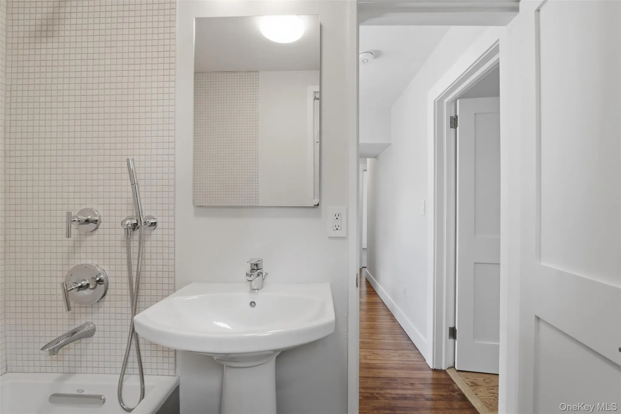 17 Dutcher Street, Greenburgh, NY, 3 Bedrooms Bedrooms, 7 Rooms Rooms,2 BathroomsBathrooms,Residential Lease,For Rent,Dutcher,0,KEY1018776 17 Dutcher Street, Greenburgh, NY, 3 Bedrooms Bedrooms, 7 Rooms Rooms,2 BathroomsBathrooms,Residential Lease,For Rent,Dutcher,0,KEY1018776