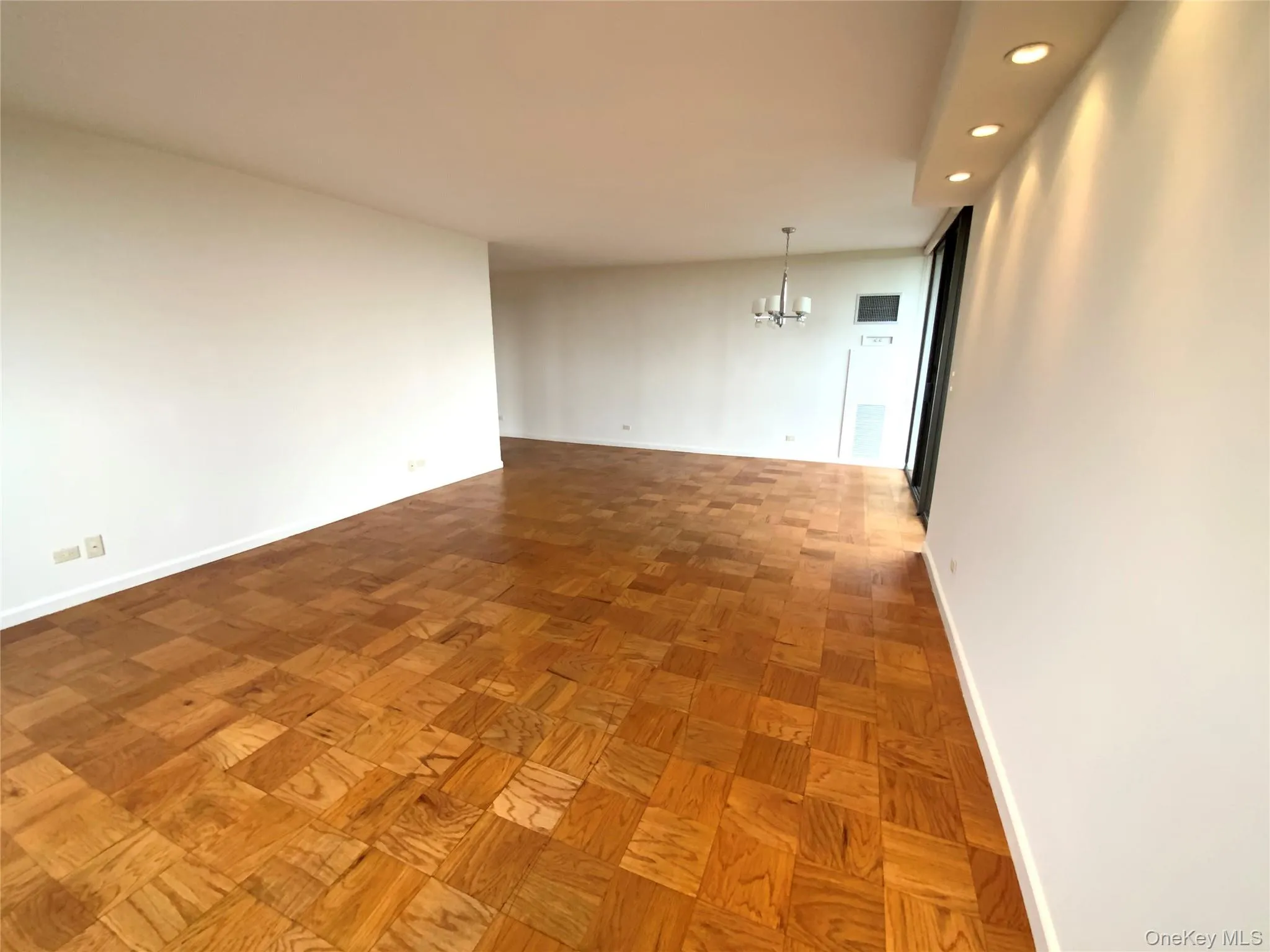 27110 Grand Central Parkway, New York, NY, 2 Bedrooms Bedrooms, 5 Rooms Rooms,2 BathroomsBathrooms,Residential,For Rent,Grand Central,0,1018785 27110 Grand Central Parkway, New York, NY, 2 Bedrooms Bedrooms, 5 Rooms Rooms,2 BathroomsBathrooms,Residential,For Rent,Grand Central,0,1018785