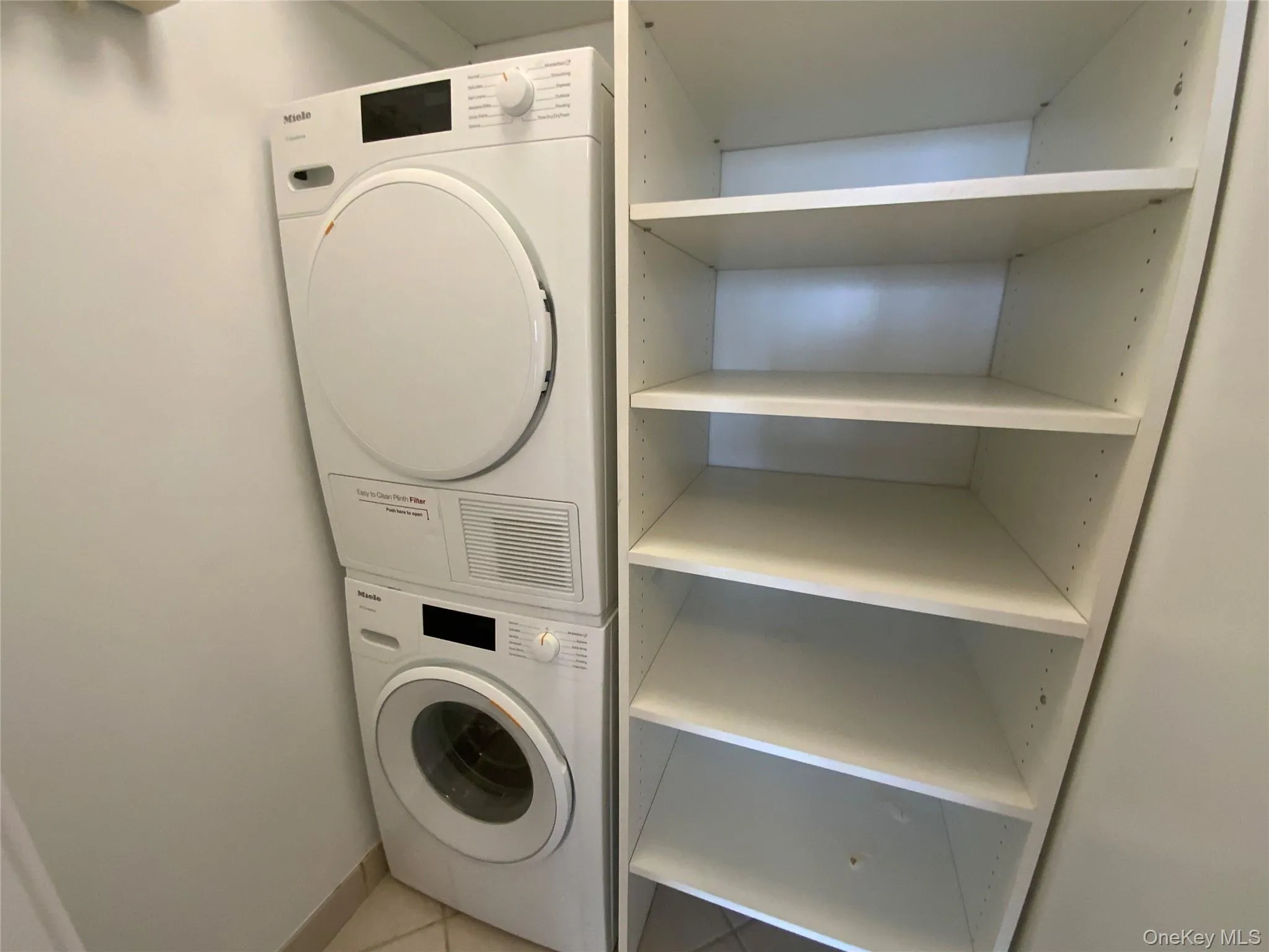 27110 Grand Central Parkway, New York, NY, 2 Bedrooms Bedrooms, 5 Rooms Rooms,2 BathroomsBathrooms,Residential,For Rent,Grand Central,0,1018785 27110 Grand Central Parkway, New York, NY, 2 Bedrooms Bedrooms, 5 Rooms Rooms,2 BathroomsBathrooms,Residential,For Rent,Grand Central,0,1018785