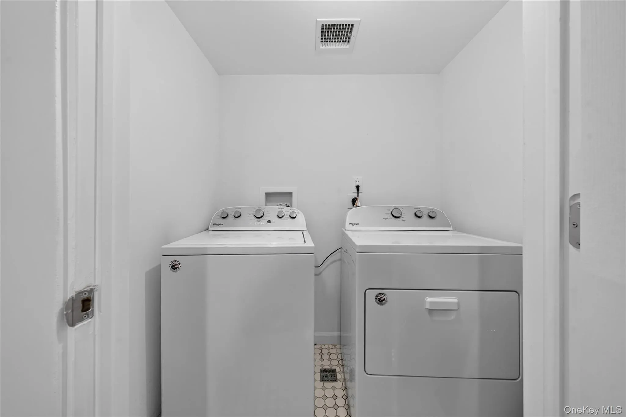 34 Pinetop Drive, Brookhaven, NY, 4 Bedrooms Bedrooms, 8 Rooms Rooms,3 BathroomsBathrooms,Residential,For Rent,Pinetop,0,KEY1018787 34 Pinetop Drive, Brookhaven, NY, 4 Bedrooms Bedrooms, 8 Rooms Rooms,3 BathroomsBathrooms,Residential,For Rent,Pinetop,0,KEY1018787