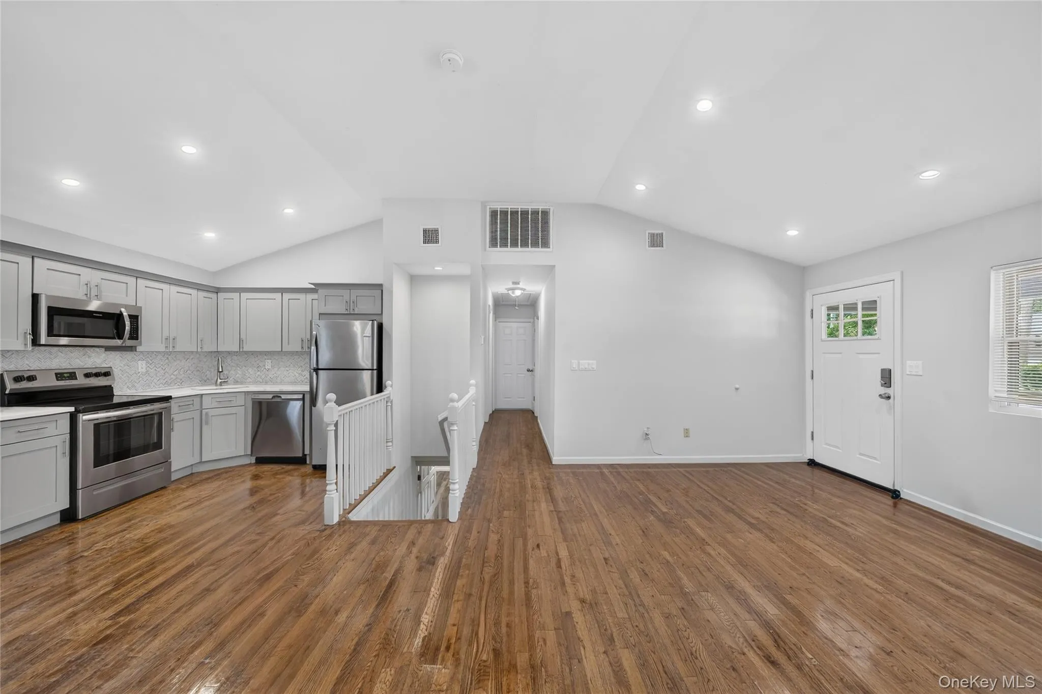 34 Pinetop Drive, Brookhaven, NY, 4 Bedrooms Bedrooms, 8 Rooms Rooms,3 BathroomsBathrooms,Residential,For Rent,Pinetop,0,KEY1018787 34 Pinetop Drive, Brookhaven, NY, 4 Bedrooms Bedrooms, 8 Rooms Rooms,3 BathroomsBathrooms,Residential,For Rent,Pinetop,0,KEY1018787
