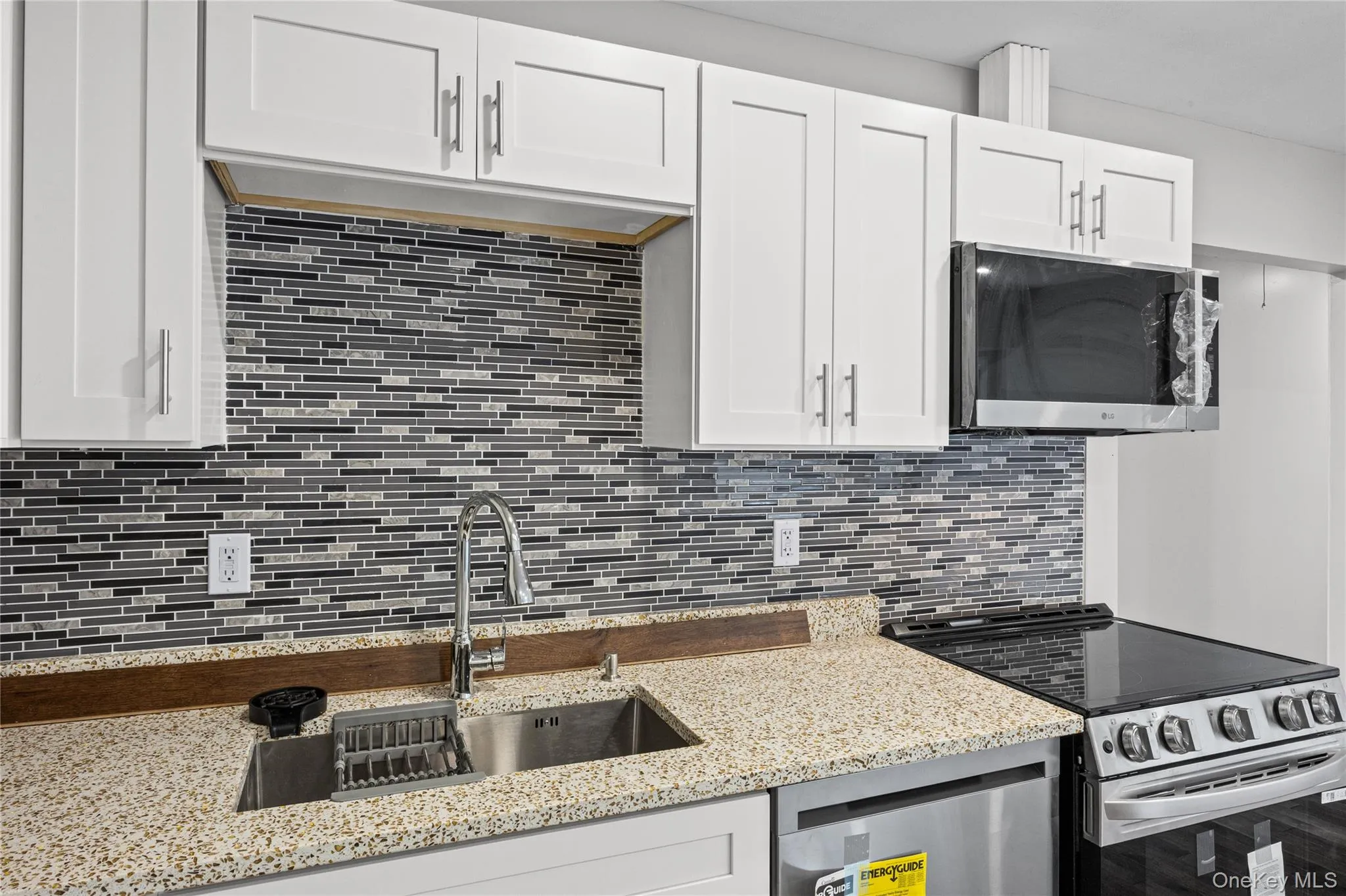 84 Flower Road, Brookhaven, NY, 3 Bedrooms Bedrooms, 10 Rooms Rooms,3 BathroomsBathrooms,Residential,For Rent,Flower,0,1018796 84 Flower Road, Brookhaven, NY, 3 Bedrooms Bedrooms, 10 Rooms Rooms,3 BathroomsBathrooms,Residential,For Rent,Flower,0,1018796