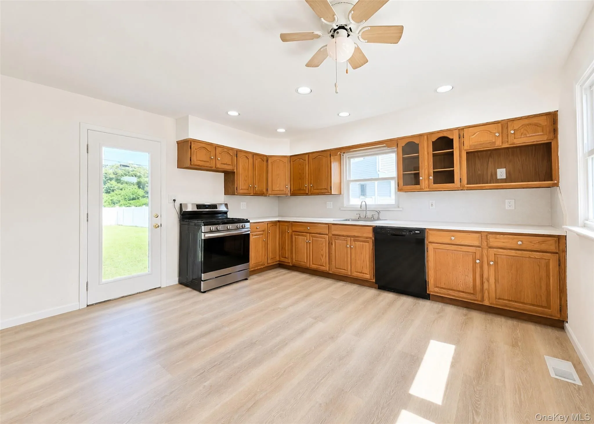 290 Eastwood Boulevard, Brookhaven, NY, 4 Bedrooms Bedrooms, 8 Rooms Rooms,2 BathroomsBathrooms,Residential,For Rent,Eastwood,0,1018799 290 Eastwood Boulevard, Brookhaven, NY, 4 Bedrooms Bedrooms, 8 Rooms Rooms,2 BathroomsBathrooms,Residential,For Rent,Eastwood,0,1018799