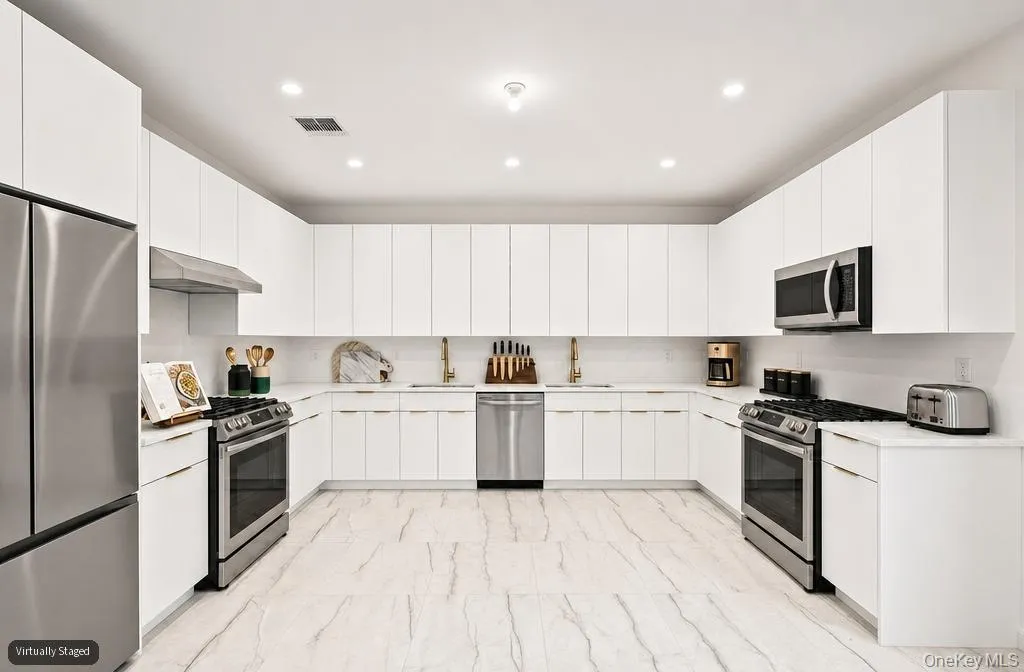 15 Calvert Drive, Ramapo, NY, 4 Bedrooms Bedrooms, 6 Rooms Rooms,2 BathroomsBathrooms,Residential,For Rent,Calvert,0,1018800 15 Calvert Drive, Ramapo, NY, 4 Bedrooms Bedrooms, 6 Rooms Rooms,2 BathroomsBathrooms,Residential,For Rent,Calvert,0,1018800
