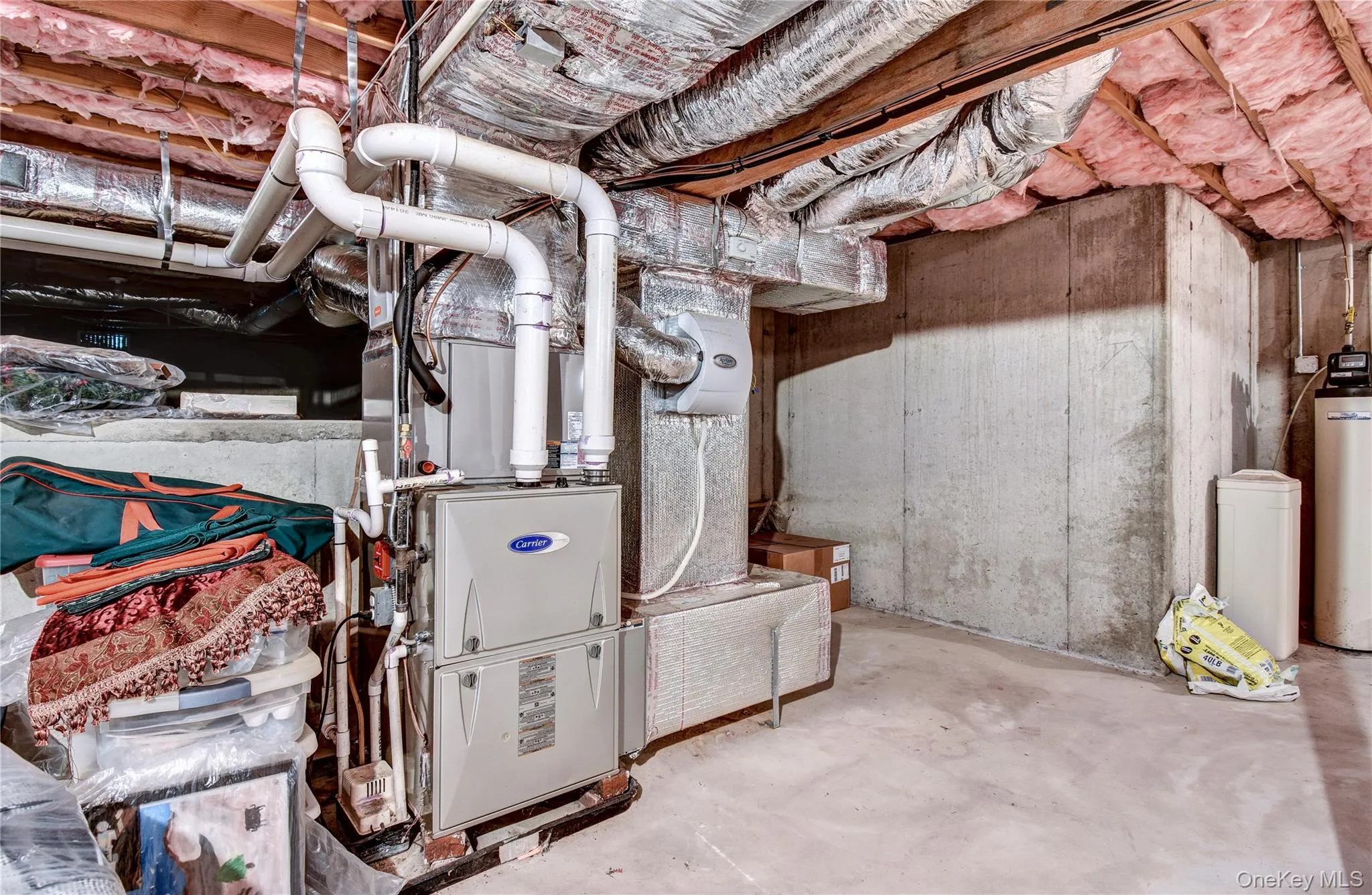 One of two Forced-air heating systems with in-line humidifier and heat pump One of two Forced-air heating systems with in-line humidifier and heat pump