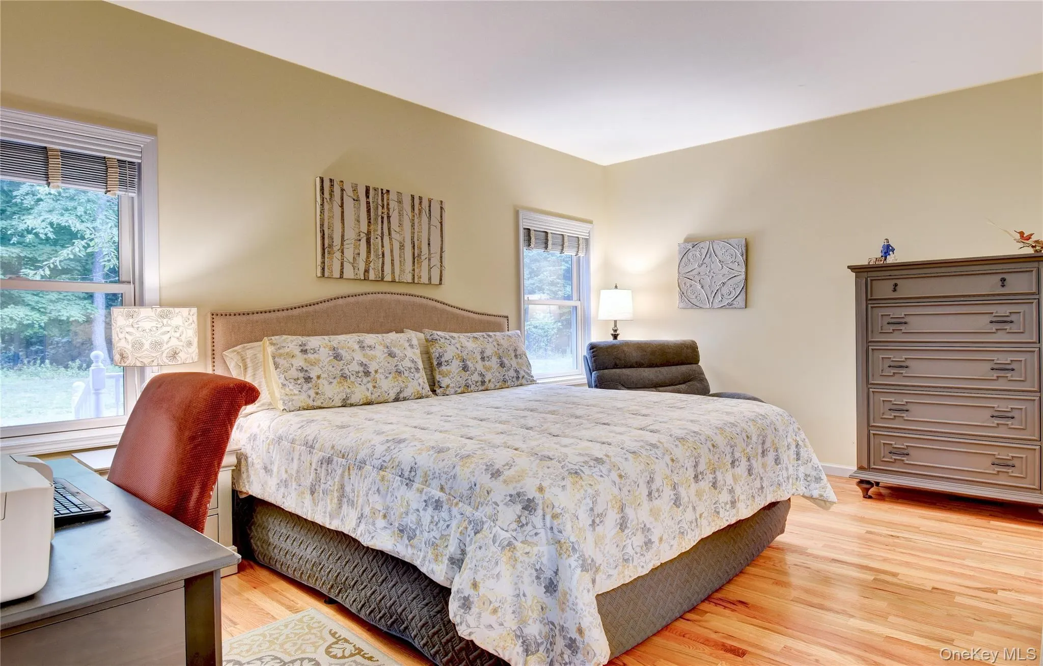 Legal accessory apartment: Bright room featuring light-toned walls and wood flooring Legal accessory apartment: Bright room featuring light-toned walls and wood flooring
