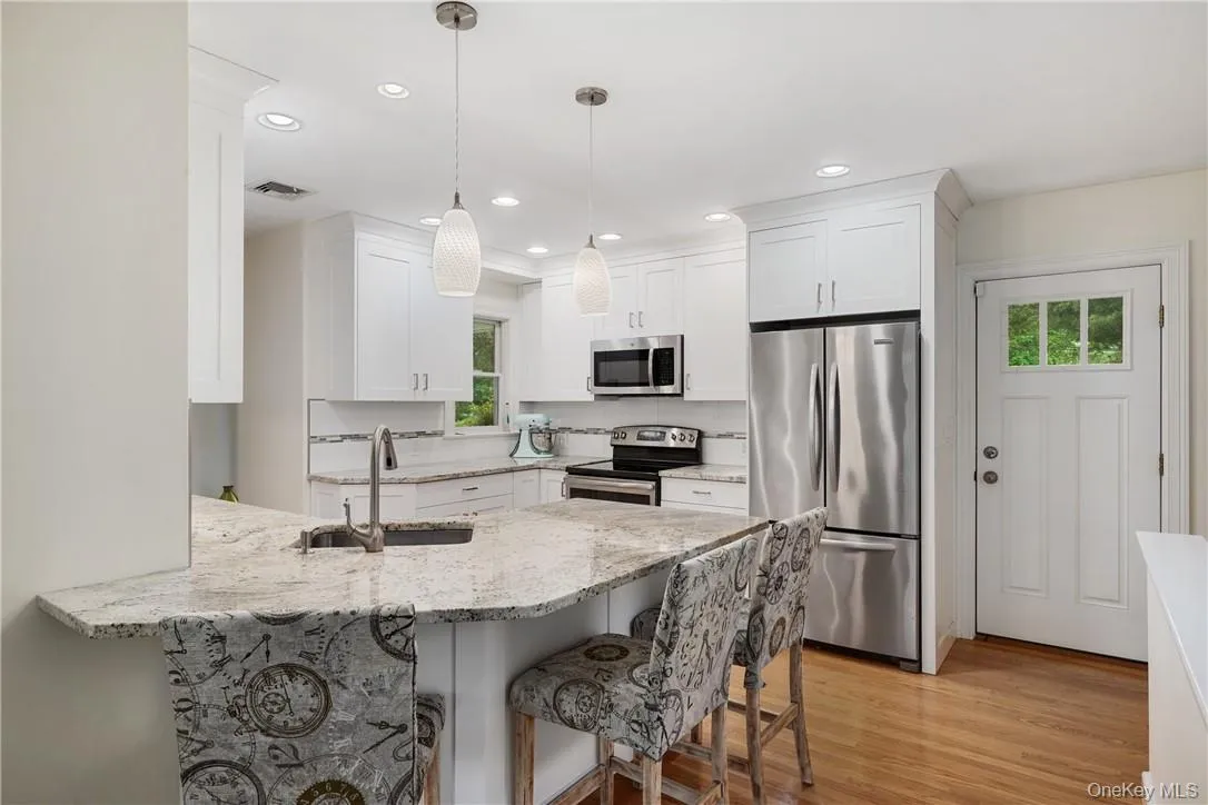 30 Palmer Lane, Mount Pleasant, NY, 3 Bedrooms Bedrooms, 8 Rooms Rooms,2 BathroomsBathrooms,Residential Lease,For Rent,Palmer,0,1018805 30 Palmer Lane, Mount Pleasant, NY, 3 Bedrooms Bedrooms, 8 Rooms Rooms,2 BathroomsBathrooms,Residential Lease,For Rent,Palmer,0,1018805