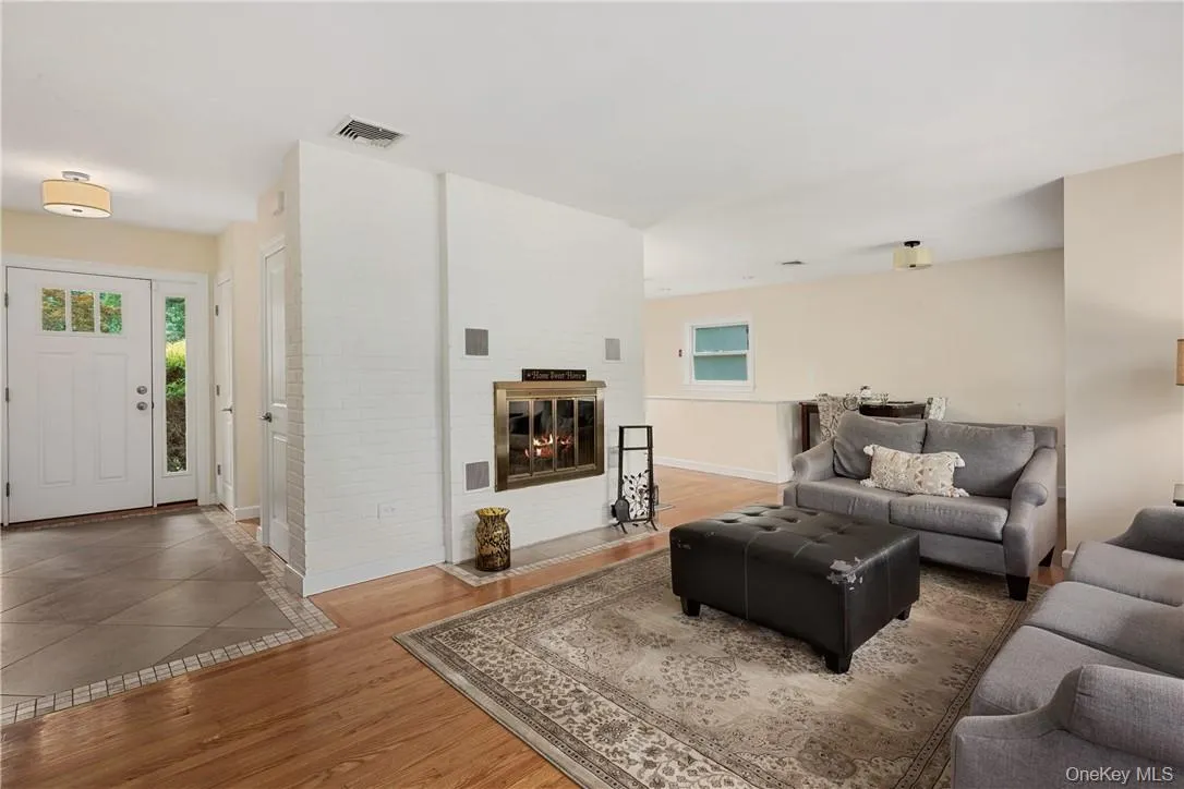 30 Palmer Lane, Mount Pleasant, NY, 3 Bedrooms Bedrooms, 8 Rooms Rooms,2 BathroomsBathrooms,Residential Lease,For Rent,Palmer,0,1018805 30 Palmer Lane, Mount Pleasant, NY, 3 Bedrooms Bedrooms, 8 Rooms Rooms,2 BathroomsBathrooms,Residential Lease,For Rent,Palmer,0,1018805