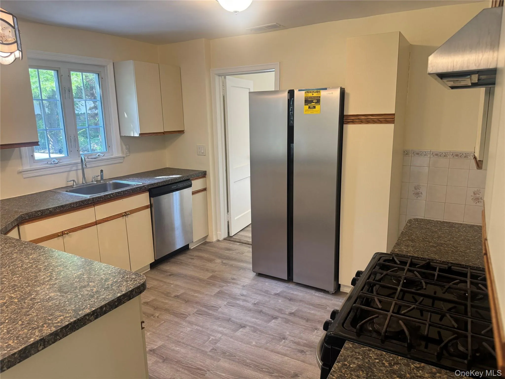 27 Keogh Lane, New Rochelle, NY, 3 Bedrooms Bedrooms, 7 Rooms Rooms,1 BathroomBathrooms,Residential Lease,For Rent,Keogh,0,1018808 27 Keogh Lane, New Rochelle, NY, 3 Bedrooms Bedrooms, 7 Rooms Rooms,1 BathroomBathrooms,Residential Lease,For Rent,Keogh,0,1018808