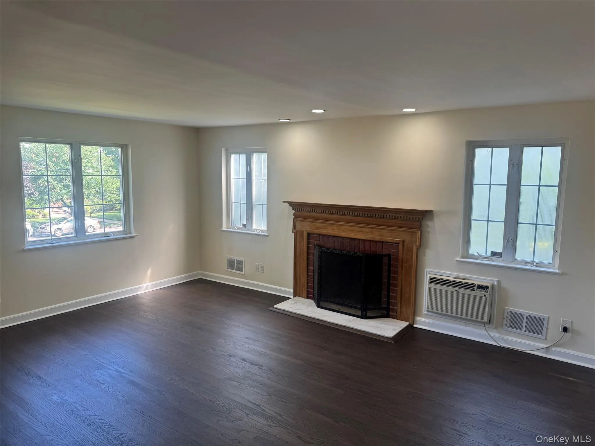 27 Keogh Lane, New Rochelle, NY, 3 Bedrooms Bedrooms, 7 Rooms Rooms,1 BathroomBathrooms,Residential Lease,For Rent,Keogh,0,1018808 27 Keogh Lane, New Rochelle, NY, 3 Bedrooms Bedrooms, 7 Rooms Rooms,1 BathroomBathrooms,Residential Lease,For Rent,Keogh,0,1018808