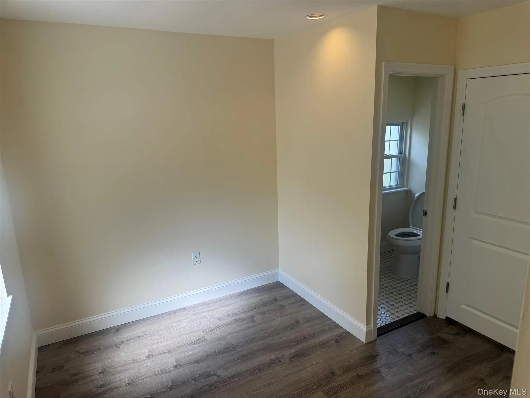 27 Keogh Lane, New Rochelle, NY, 3 Bedrooms Bedrooms, 7 Rooms Rooms,1 BathroomBathrooms,Residential Lease,For Rent,Keogh,0,1018808 27 Keogh Lane, New Rochelle, NY, 3 Bedrooms Bedrooms, 7 Rooms Rooms,1 BathroomBathrooms,Residential Lease,For Rent,Keogh,0,1018808