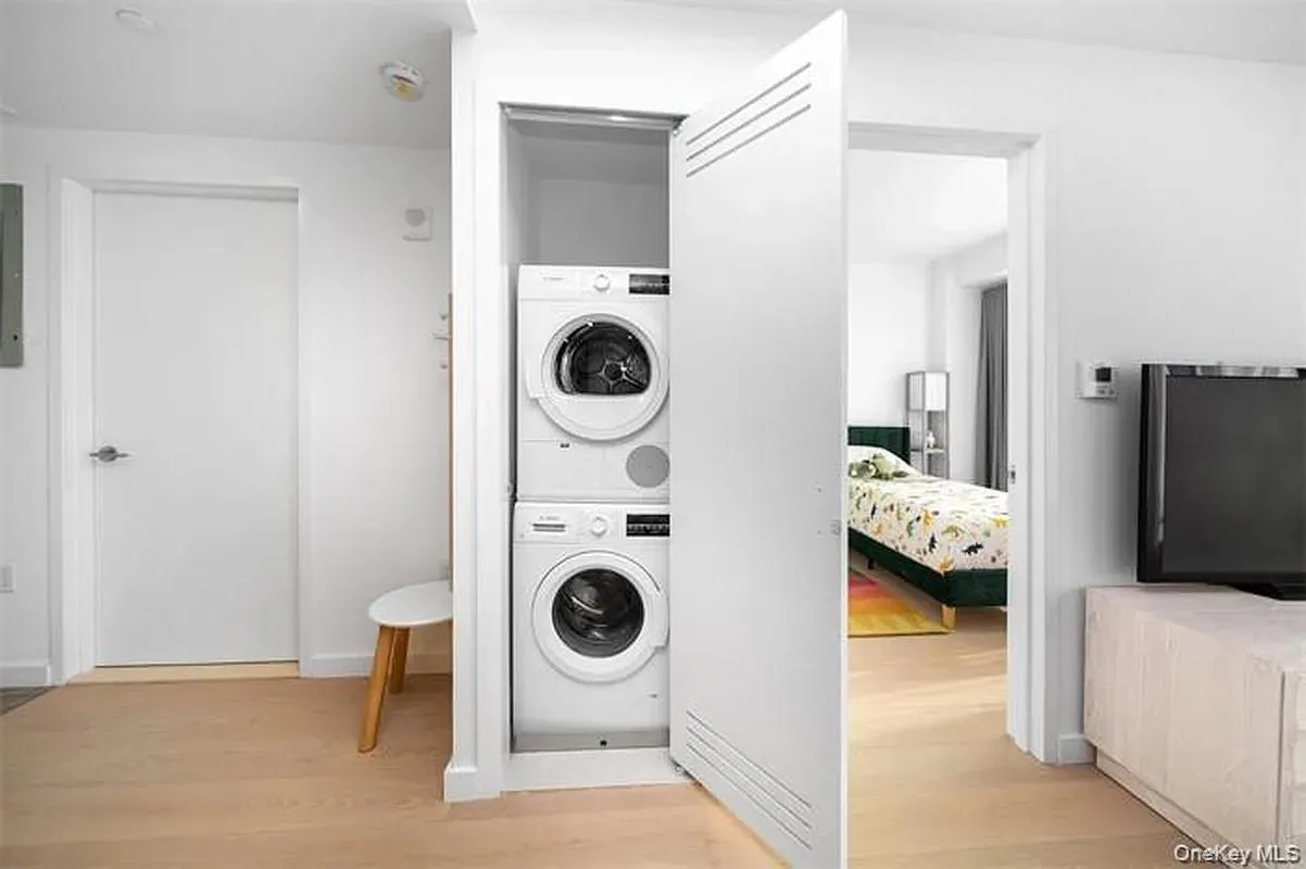 3371 Prince Street, New York, NY, 2 Bedrooms Bedrooms, 5 Rooms Rooms,2 BathroomsBathrooms,Residential Lease,For Rent,Prince,0,KEY1018817 3371 Prince Street, New York, NY, 2 Bedrooms Bedrooms, 5 Rooms Rooms,2 BathroomsBathrooms,Residential Lease,For Rent,Prince,0,KEY1018817