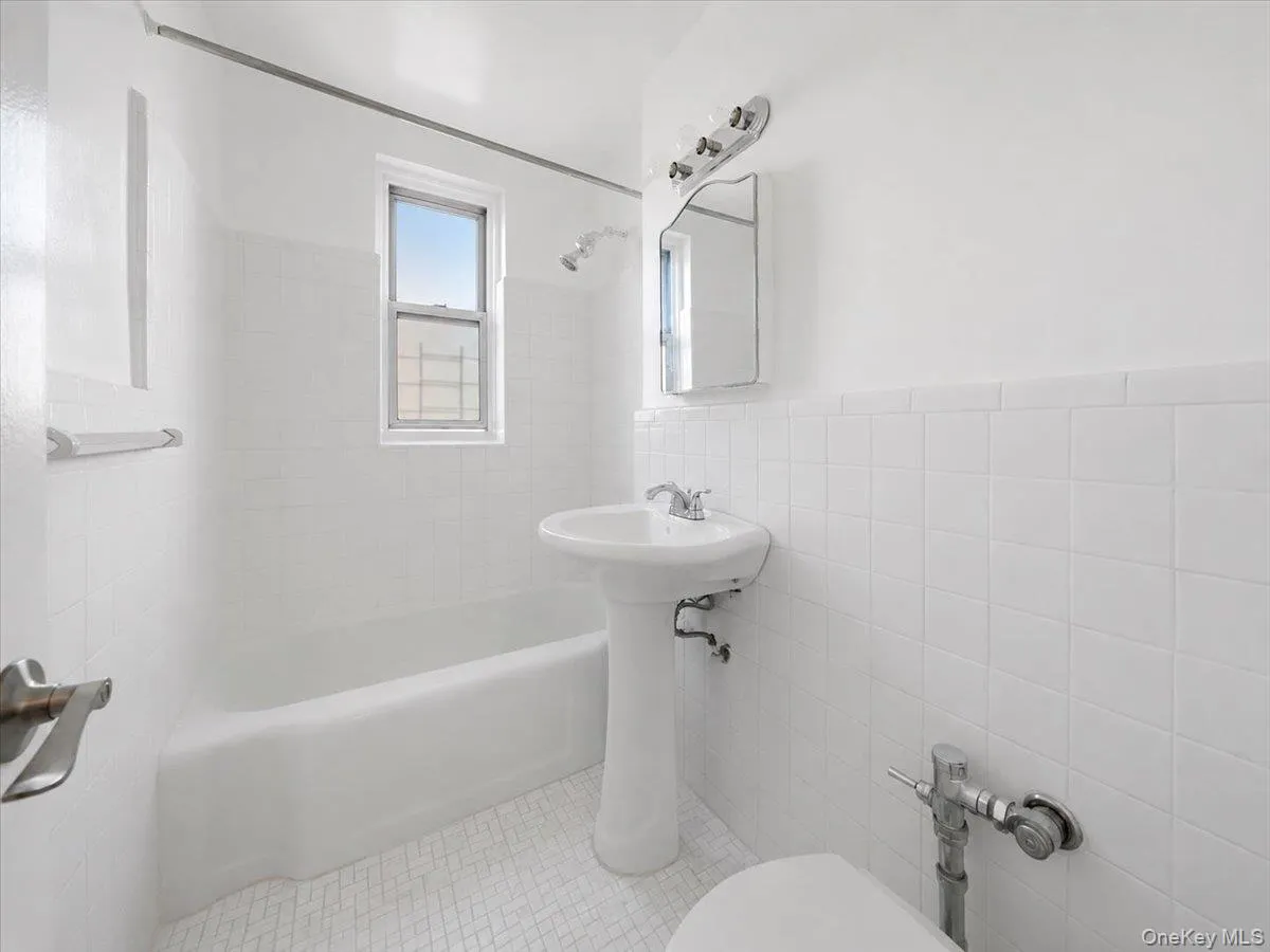 2630 Kingsbridge terrace, New York, NY, 1 Bedroom Bedrooms, 4 Rooms Rooms,1 BathroomBathrooms,Residential,For Rent,Kingsbridge terrace,0,1018823 2630 Kingsbridge terrace, New York, NY, 1 Bedroom Bedrooms, 4 Rooms Rooms,1 BathroomBathrooms,Residential,For Rent,Kingsbridge terrace,0,1018823