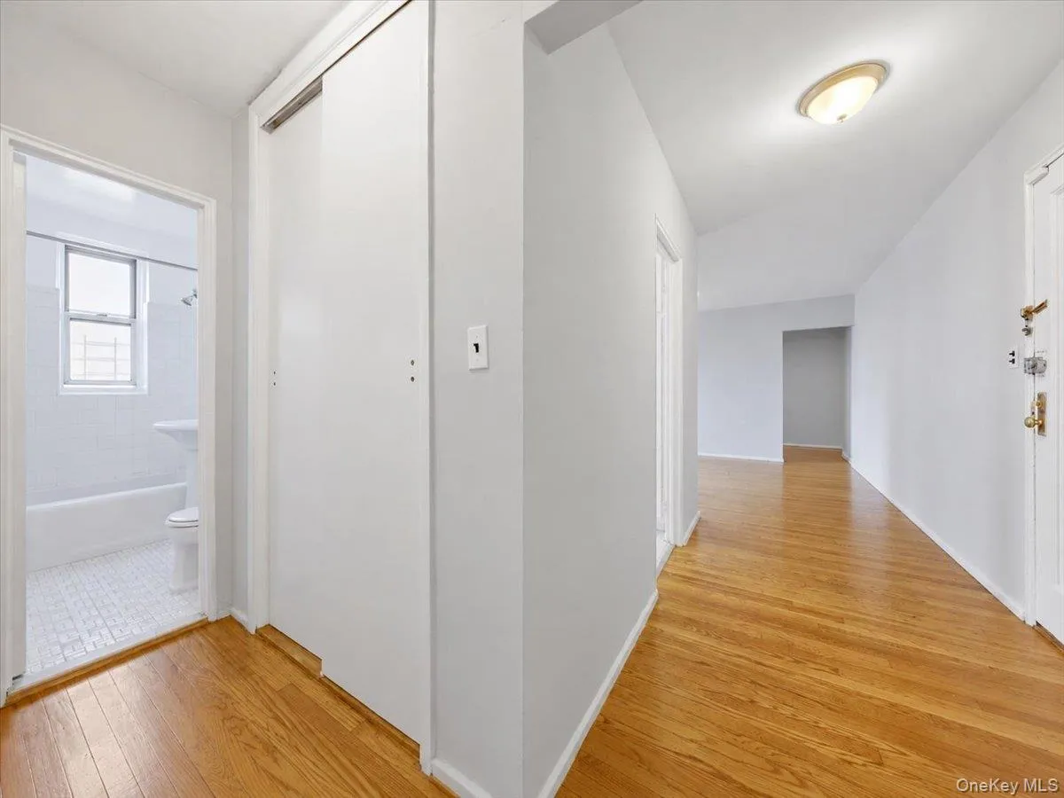 2630 Kingsbridge terrace, New York, NY, 1 Bedroom Bedrooms, 4 Rooms Rooms,1 BathroomBathrooms,Residential,For Rent,Kingsbridge terrace,0,1018823 2630 Kingsbridge terrace, New York, NY, 1 Bedroom Bedrooms, 4 Rooms Rooms,1 BathroomBathrooms,Residential,For Rent,Kingsbridge terrace,0,1018823