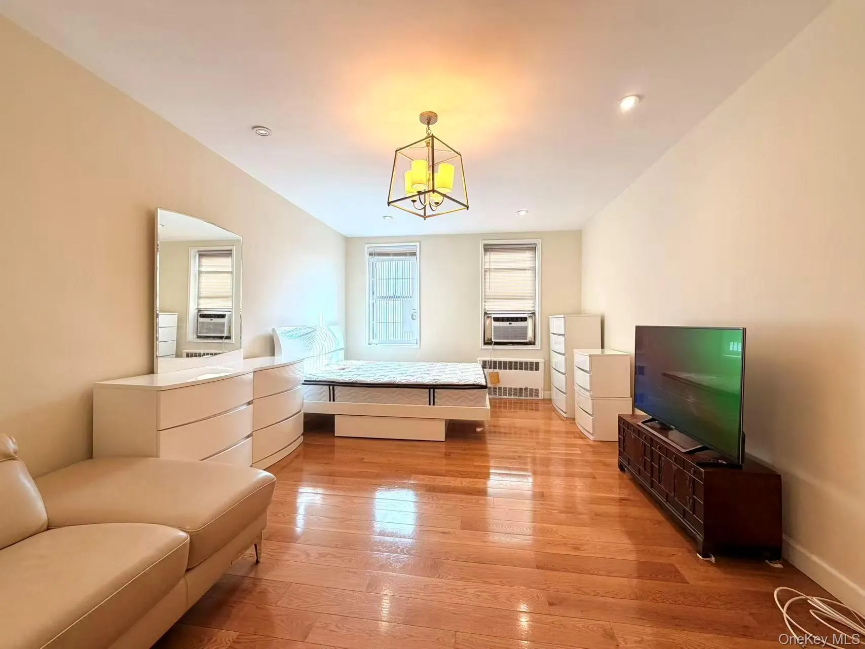 85-14 Broadway, New York, NY, 1 Bedroom Bedrooms, 3 Rooms Rooms,1 BathroomBathrooms,Residential,For Rent,Broadway,0,KEY1018829 85-14 Broadway, New York, NY, 1 Bedroom Bedrooms, 3 Rooms Rooms,1 BathroomBathrooms,Residential,For Rent,Broadway,0,KEY1018829