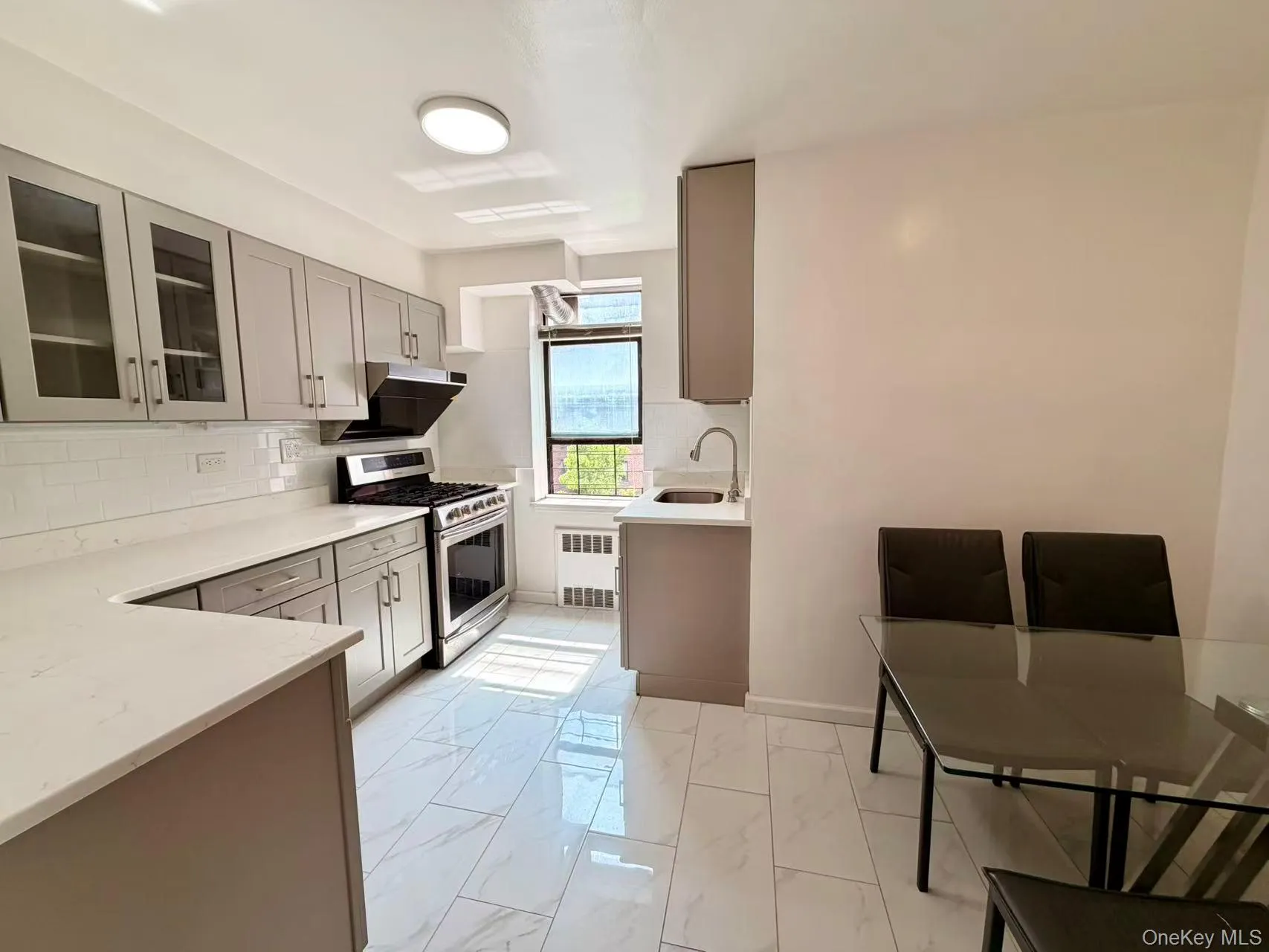 85-14 Broadway, New York, NY, 1 Bedroom Bedrooms, 3 Rooms Rooms,1 BathroomBathrooms,Residential,For Rent,Broadway,0,KEY1018829 85-14 Broadway, New York, NY, 1 Bedroom Bedrooms, 3 Rooms Rooms,1 BathroomBathrooms,Residential,For Rent,Broadway,0,KEY1018829