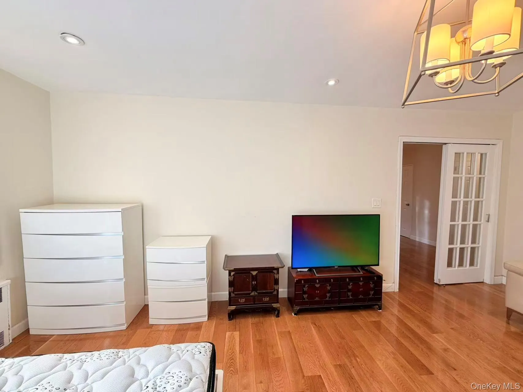 85-14 Broadway, New York, NY, 1 Bedroom Bedrooms, 3 Rooms Rooms,1 BathroomBathrooms,Residential,For Rent,Broadway,0,KEY1018829 85-14 Broadway, New York, NY, 1 Bedroom Bedrooms, 3 Rooms Rooms,1 BathroomBathrooms,Residential,For Rent,Broadway,0,KEY1018829