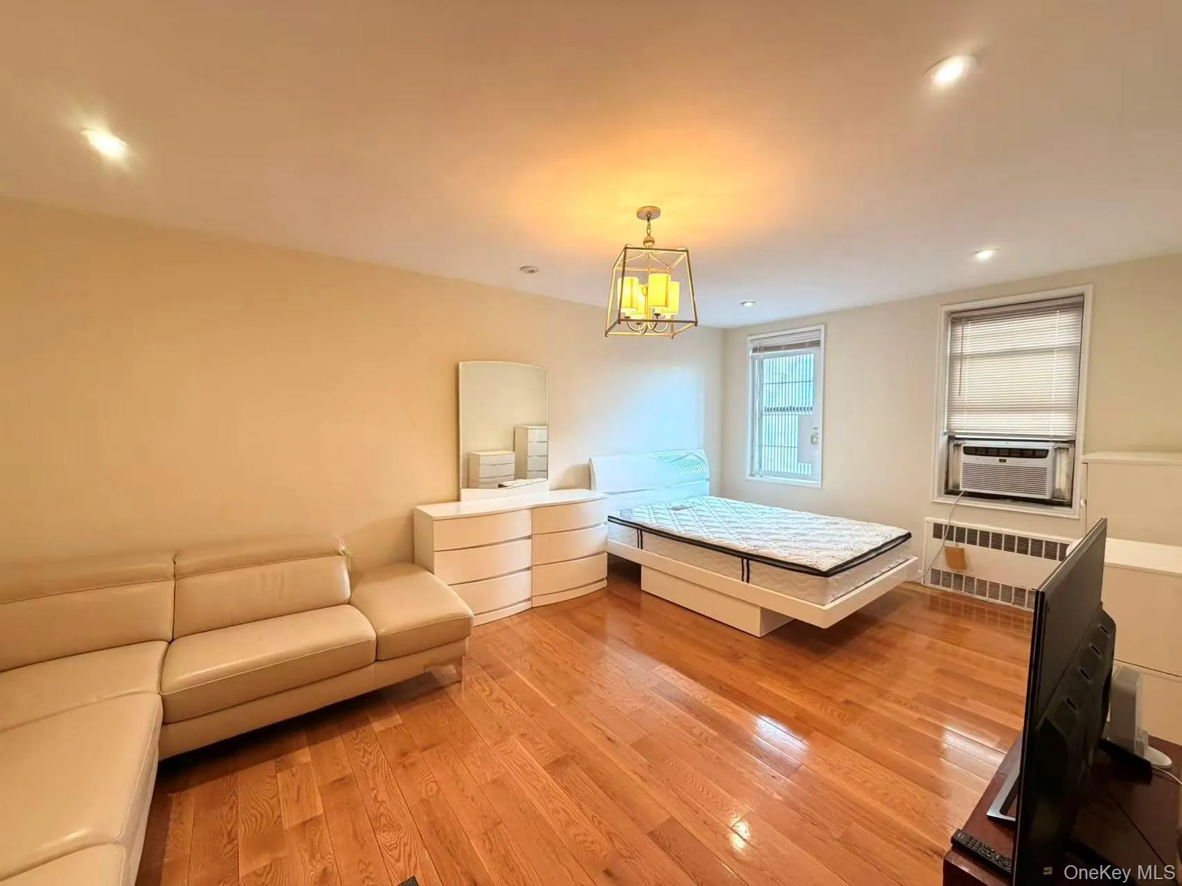 85-14 Broadway, New York, NY, 1 Bedroom Bedrooms, 3 Rooms Rooms,1 BathroomBathrooms,Residential,For Rent,Broadway,0,KEY1018829 85-14 Broadway, New York, NY, 1 Bedroom Bedrooms, 3 Rooms Rooms,1 BathroomBathrooms,Residential,For Rent,Broadway,0,KEY1018829