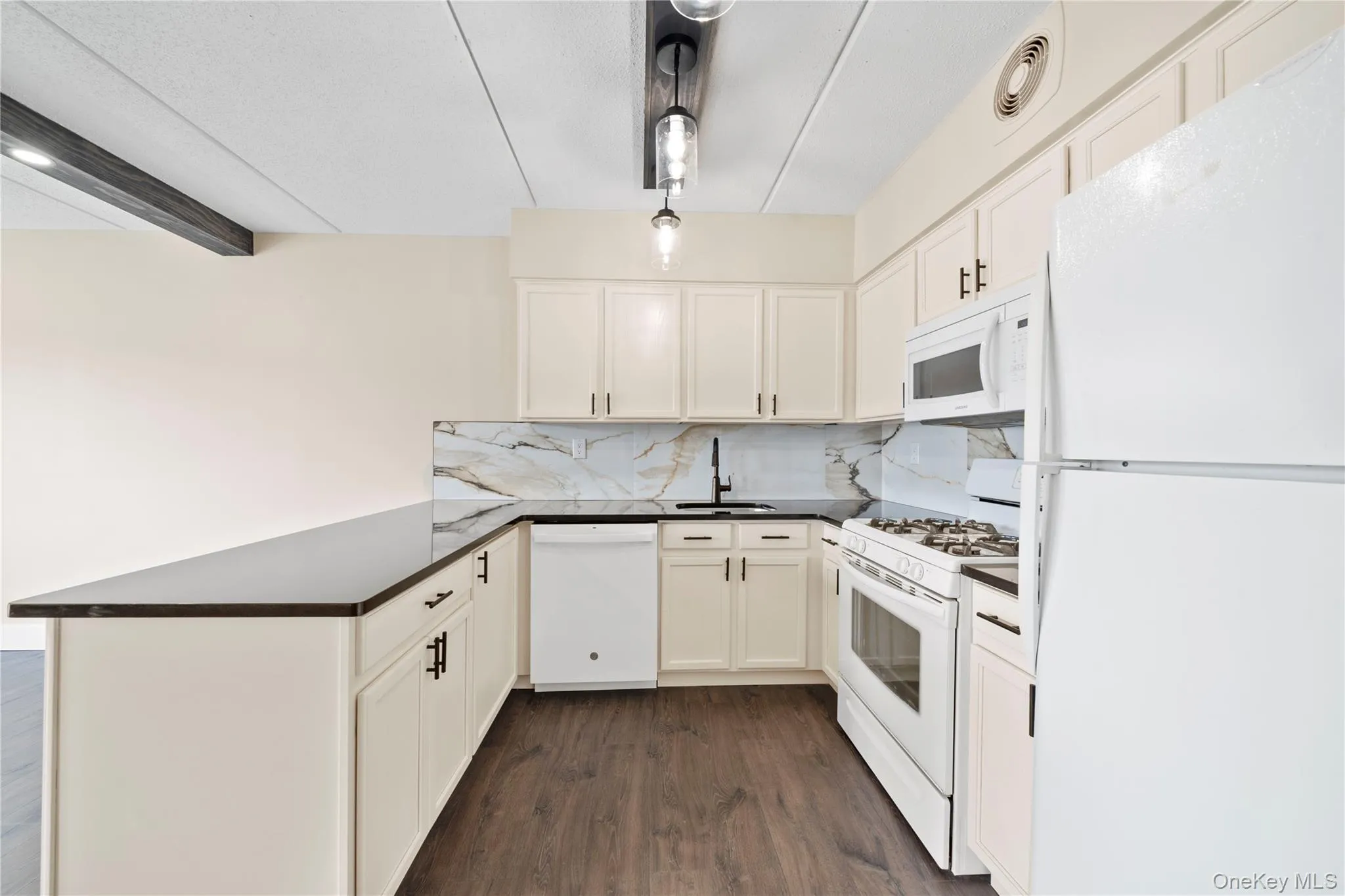 195 Beach 60th Street, New York, NY, 5 Bedrooms Bedrooms, 10 Rooms Rooms,3 BathroomsBathrooms,Residential,For Rent,Beach 60th,0,KEY1018834 195 Beach 60th Street, New York, NY, 5 Bedrooms Bedrooms, 10 Rooms Rooms,3 BathroomsBathrooms,Residential,For Rent,Beach 60th,0,KEY1018834