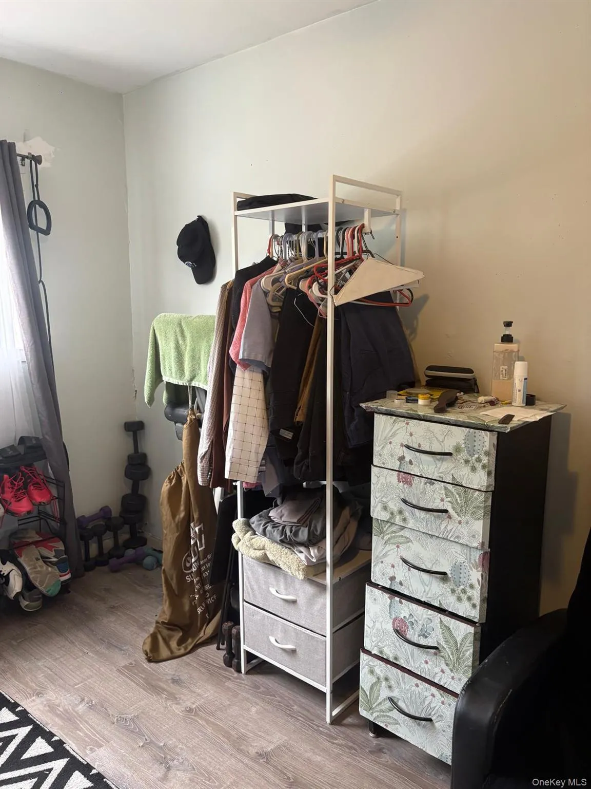 277 Graff Avenue, New York, NY, 3 Bedrooms Bedrooms, 6 Rooms Rooms,1 BathroomBathrooms,Residential,For Rent,Graff,0,1018837 277 Graff Avenue, New York, NY, 3 Bedrooms Bedrooms, 6 Rooms Rooms,1 BathroomBathrooms,Residential,For Rent,Graff,0,1018837