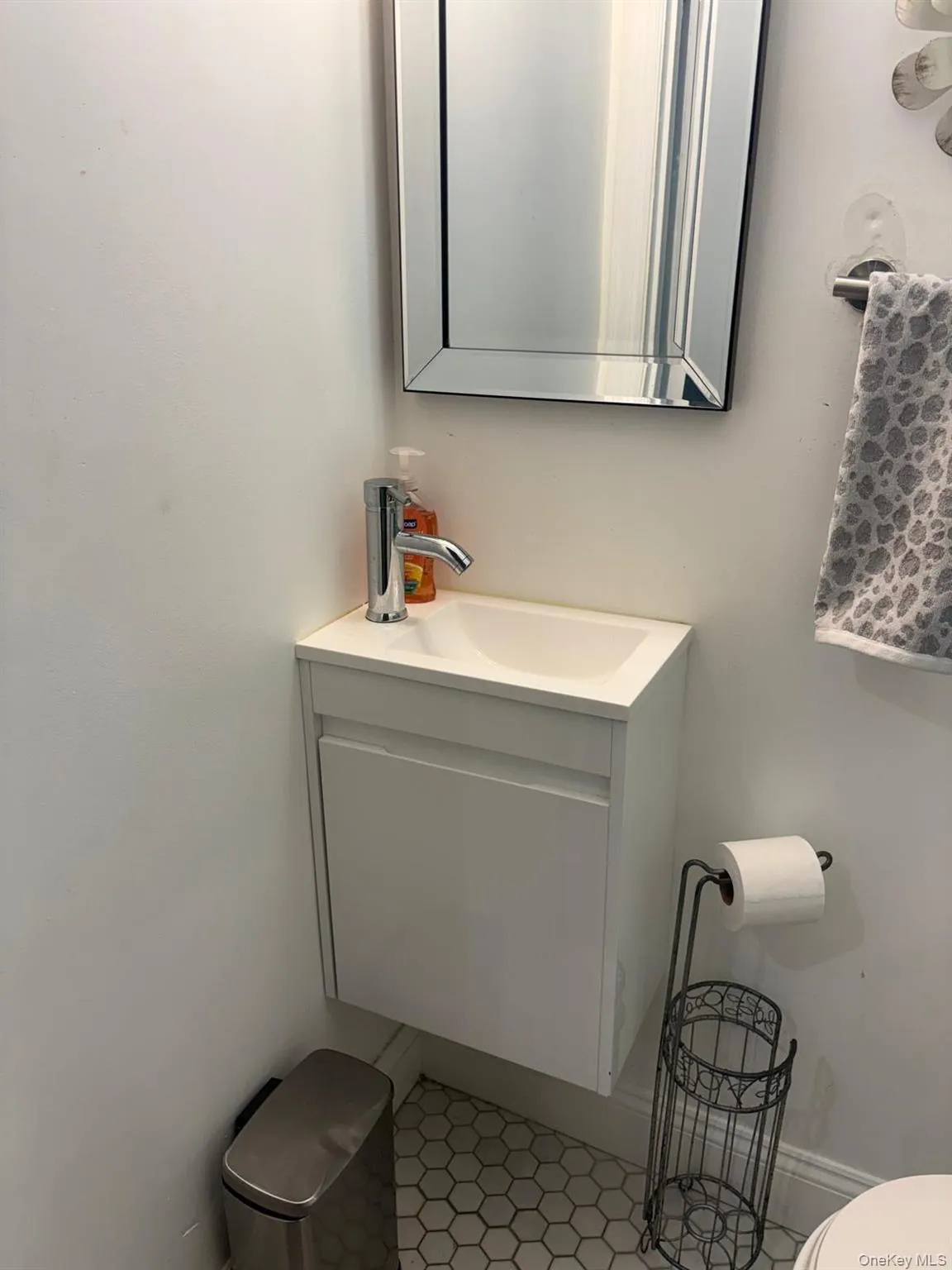 277 Graff Avenue, New York, NY, 3 Bedrooms Bedrooms, 6 Rooms Rooms,1 BathroomBathrooms,Residential,For Rent,Graff,0,1018837 277 Graff Avenue, New York, NY, 3 Bedrooms Bedrooms, 6 Rooms Rooms,1 BathroomBathrooms,Residential,For Rent,Graff,0,1018837