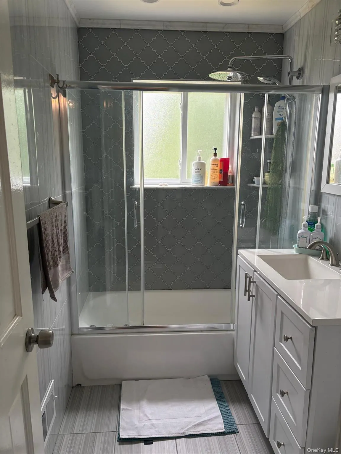 277 Graff Avenue, New York, NY, 3 Bedrooms Bedrooms, 6 Rooms Rooms,1 BathroomBathrooms,Residential,For Rent,Graff,0,1018837 277 Graff Avenue, New York, NY, 3 Bedrooms Bedrooms, 6 Rooms Rooms,1 BathroomBathrooms,Residential,For Rent,Graff,0,1018837