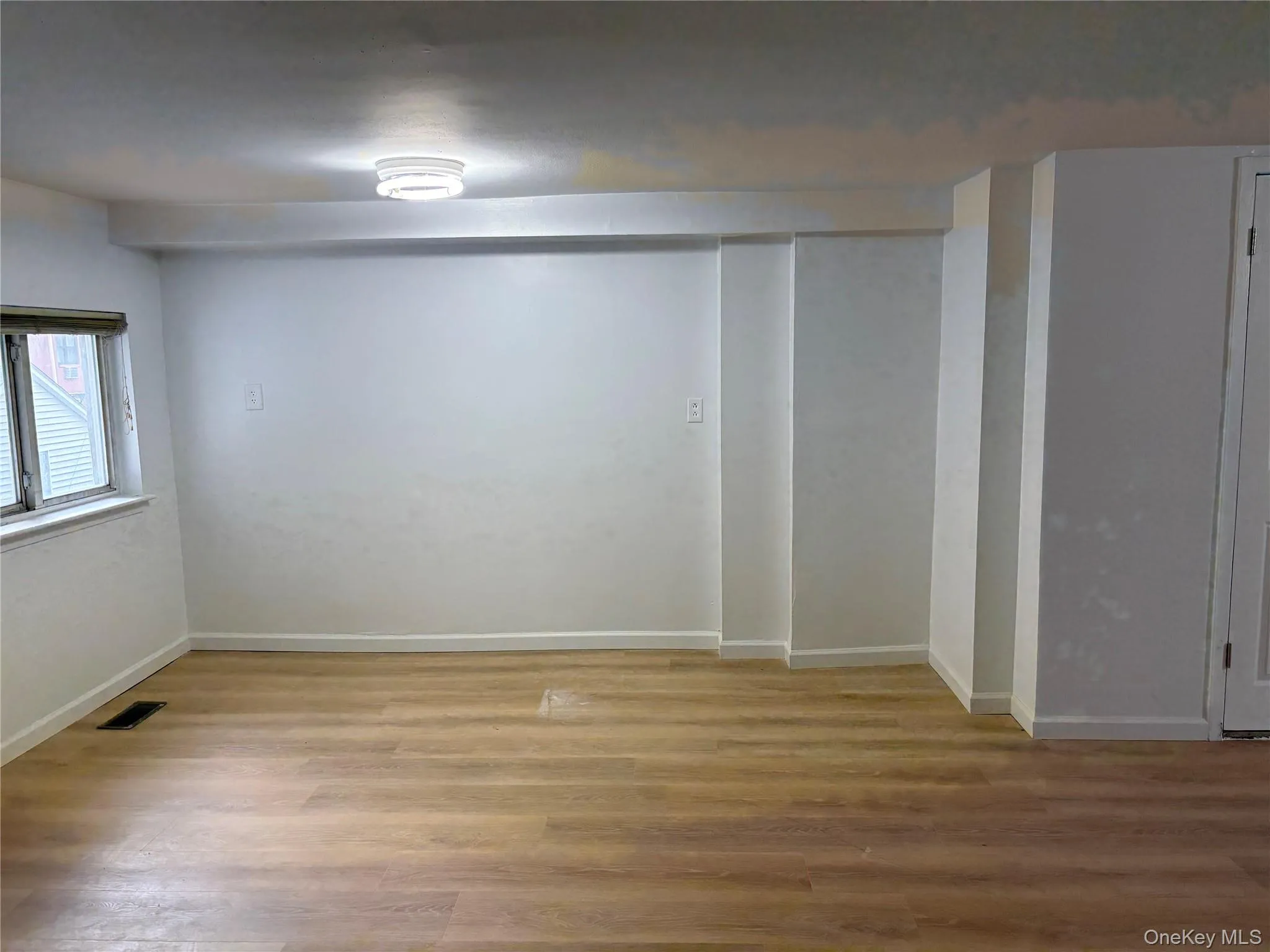 277 Graff Avenue, New York, NY, 3 Bedrooms Bedrooms, 6 Rooms Rooms,1 BathroomBathrooms,Residential,For Rent,Graff,0,1018837 277 Graff Avenue, New York, NY, 3 Bedrooms Bedrooms, 6 Rooms Rooms,1 BathroomBathrooms,Residential,For Rent,Graff,0,1018837