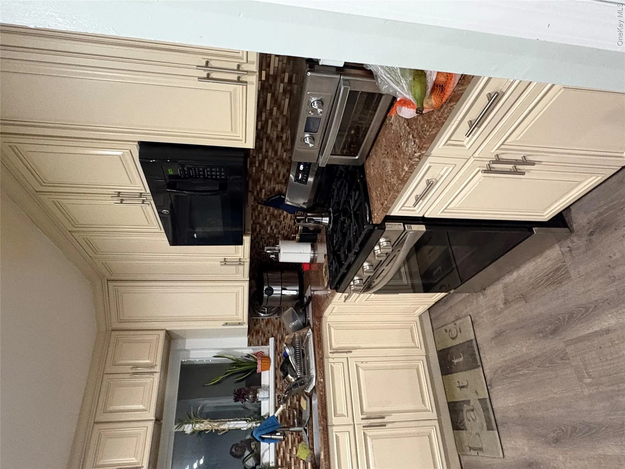 277 Graff Avenue, New York, NY, 3 Bedrooms Bedrooms, 6 Rooms Rooms,1 BathroomBathrooms,Residential,For Rent,Graff,0,1018837 277 Graff Avenue, New York, NY, 3 Bedrooms Bedrooms, 6 Rooms Rooms,1 BathroomBathrooms,Residential,For Rent,Graff,0,1018837