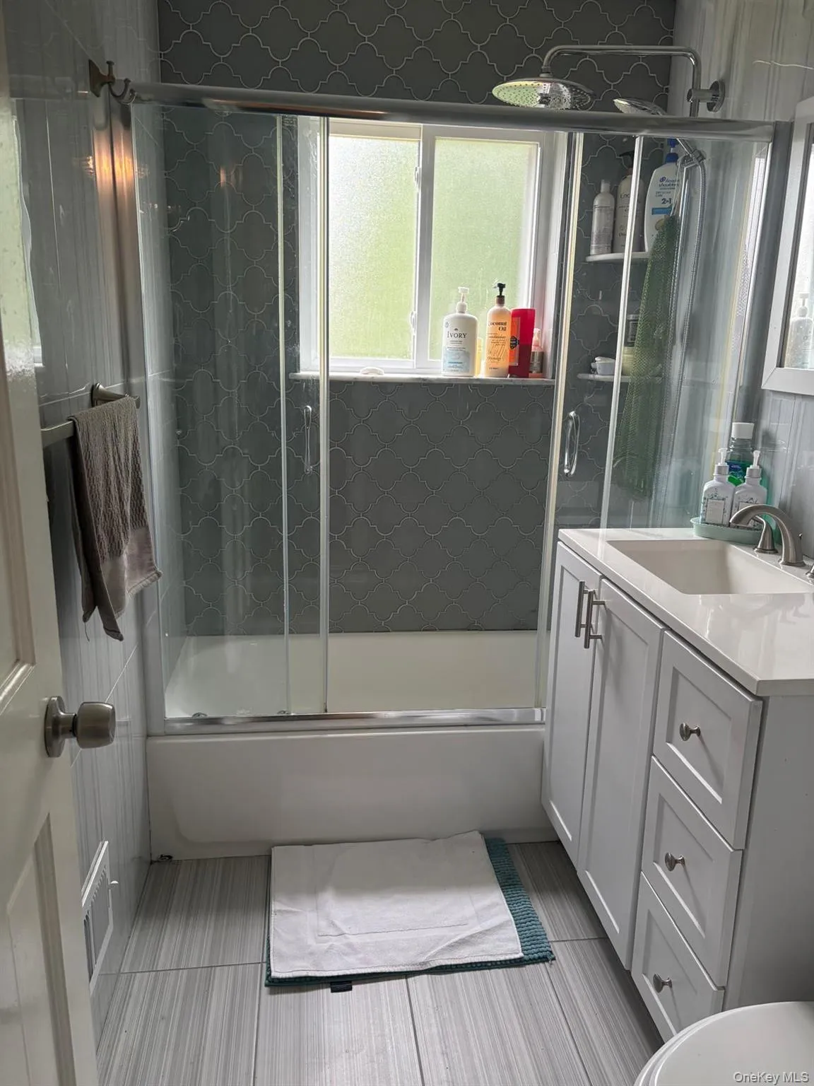 277 Graff Avenue, New York, NY, 3 Bedrooms Bedrooms, 6 Rooms Rooms,1 BathroomBathrooms,Residential,For Rent,Graff,0,1018837 277 Graff Avenue, New York, NY, 3 Bedrooms Bedrooms, 6 Rooms Rooms,1 BathroomBathrooms,Residential,For Rent,Graff,0,1018837