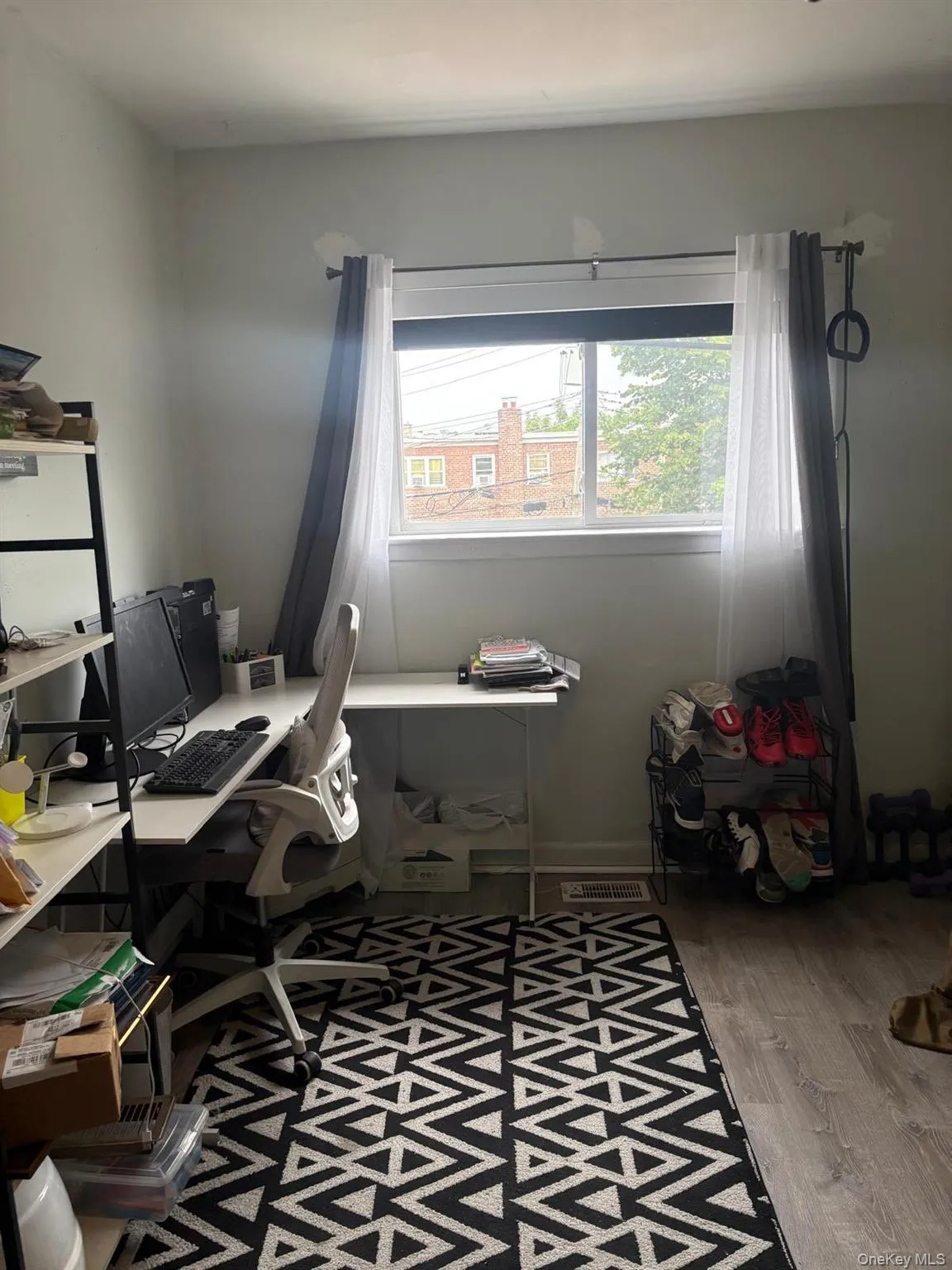 277 Graff Avenue, New York, NY, 3 Bedrooms Bedrooms, 6 Rooms Rooms,1 BathroomBathrooms,Residential,For Rent,Graff,0,1018837 277 Graff Avenue, New York, NY, 3 Bedrooms Bedrooms, 6 Rooms Rooms,1 BathroomBathrooms,Residential,For Rent,Graff,0,1018837