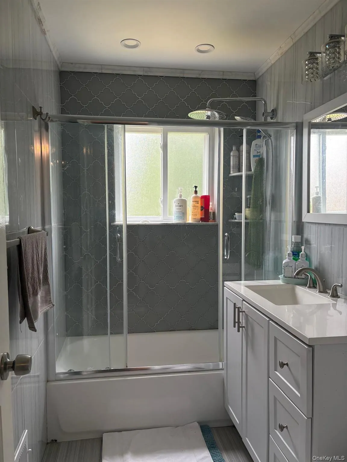 277 Graff Avenue, New York, NY, 3 Bedrooms Bedrooms, 6 Rooms Rooms,1 BathroomBathrooms,Residential,For Rent,Graff,0,1018837 277 Graff Avenue, New York, NY, 3 Bedrooms Bedrooms, 6 Rooms Rooms,1 BathroomBathrooms,Residential,For Rent,Graff,0,1018837