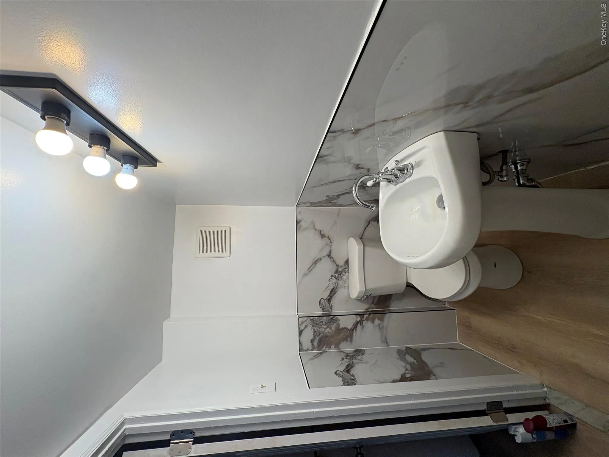 277 Graff Avenue, New York, NY, 3 Bedrooms Bedrooms, 6 Rooms Rooms,1 BathroomBathrooms,Residential,For Rent,Graff,0,1018837 277 Graff Avenue, New York, NY, 3 Bedrooms Bedrooms, 6 Rooms Rooms,1 BathroomBathrooms,Residential,For Rent,Graff,0,1018837