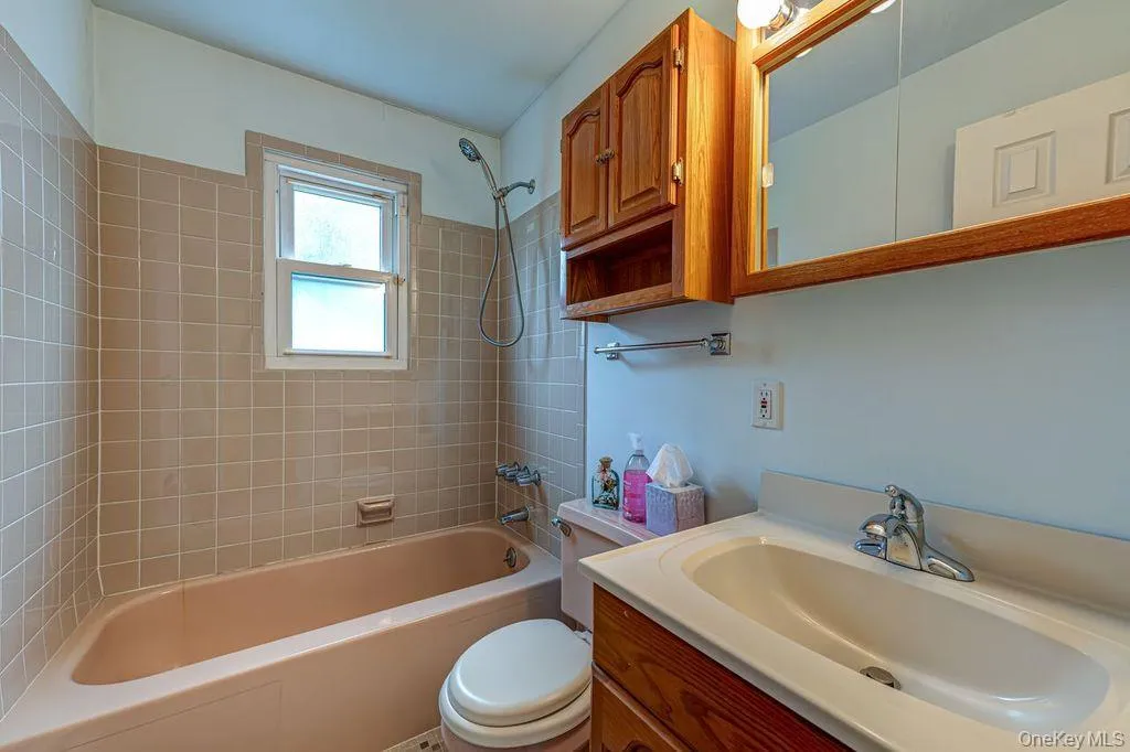1387 Liberty Avenue, Hempstead, NY, 5 Bedrooms Bedrooms, 8 Rooms Rooms,3 BathroomsBathrooms,Residential,For Rent,Liberty,0,1018840 1387 Liberty Avenue, Hempstead, NY, 5 Bedrooms Bedrooms, 8 Rooms Rooms,3 BathroomsBathrooms,Residential,For Rent,Liberty,0,1018840