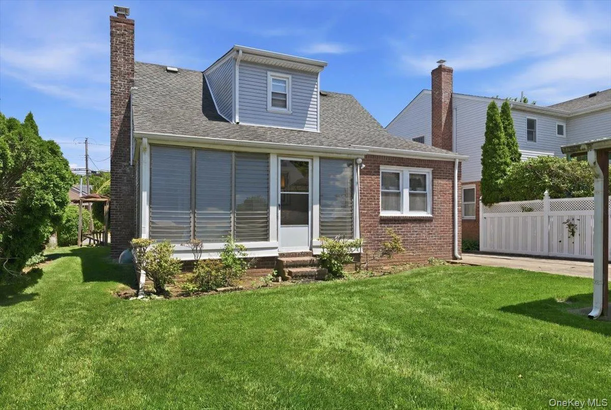 210 Madison Street, Hempstead, NY, 3 Bedrooms Bedrooms, 7 Rooms Rooms,2 BathroomsBathrooms,Residential,For Rent,Madison,0,KEY1018845 210 Madison Street, Hempstead, NY, 3 Bedrooms Bedrooms, 7 Rooms Rooms,2 BathroomsBathrooms,Residential,For Rent,Madison,0,KEY1018845