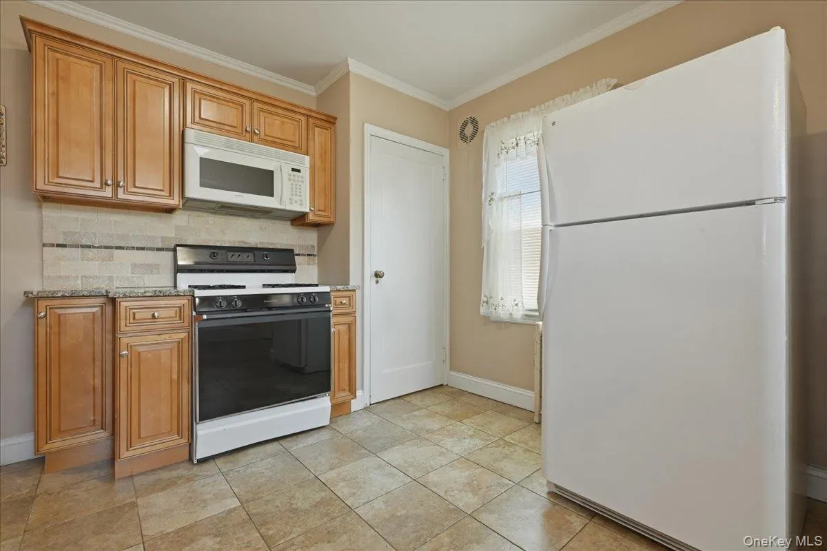 210 Madison Street, Hempstead, NY, 3 Bedrooms Bedrooms, 7 Rooms Rooms,2 BathroomsBathrooms,Residential,For Rent,Madison,0,KEY1018845 210 Madison Street, Hempstead, NY, 3 Bedrooms Bedrooms, 7 Rooms Rooms,2 BathroomsBathrooms,Residential,For Rent,Madison,0,KEY1018845