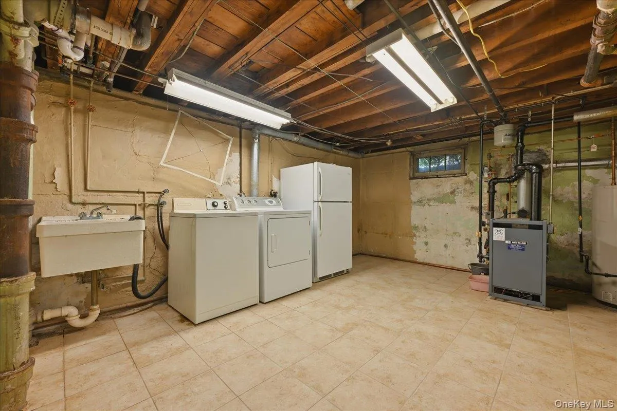 210 Madison Street, Hempstead, NY, 3 Bedrooms Bedrooms, 7 Rooms Rooms,2 BathroomsBathrooms,Residential,For Rent,Madison,0,KEY1018845 210 Madison Street, Hempstead, NY, 3 Bedrooms Bedrooms, 7 Rooms Rooms,2 BathroomsBathrooms,Residential,For Rent,Madison,0,KEY1018845