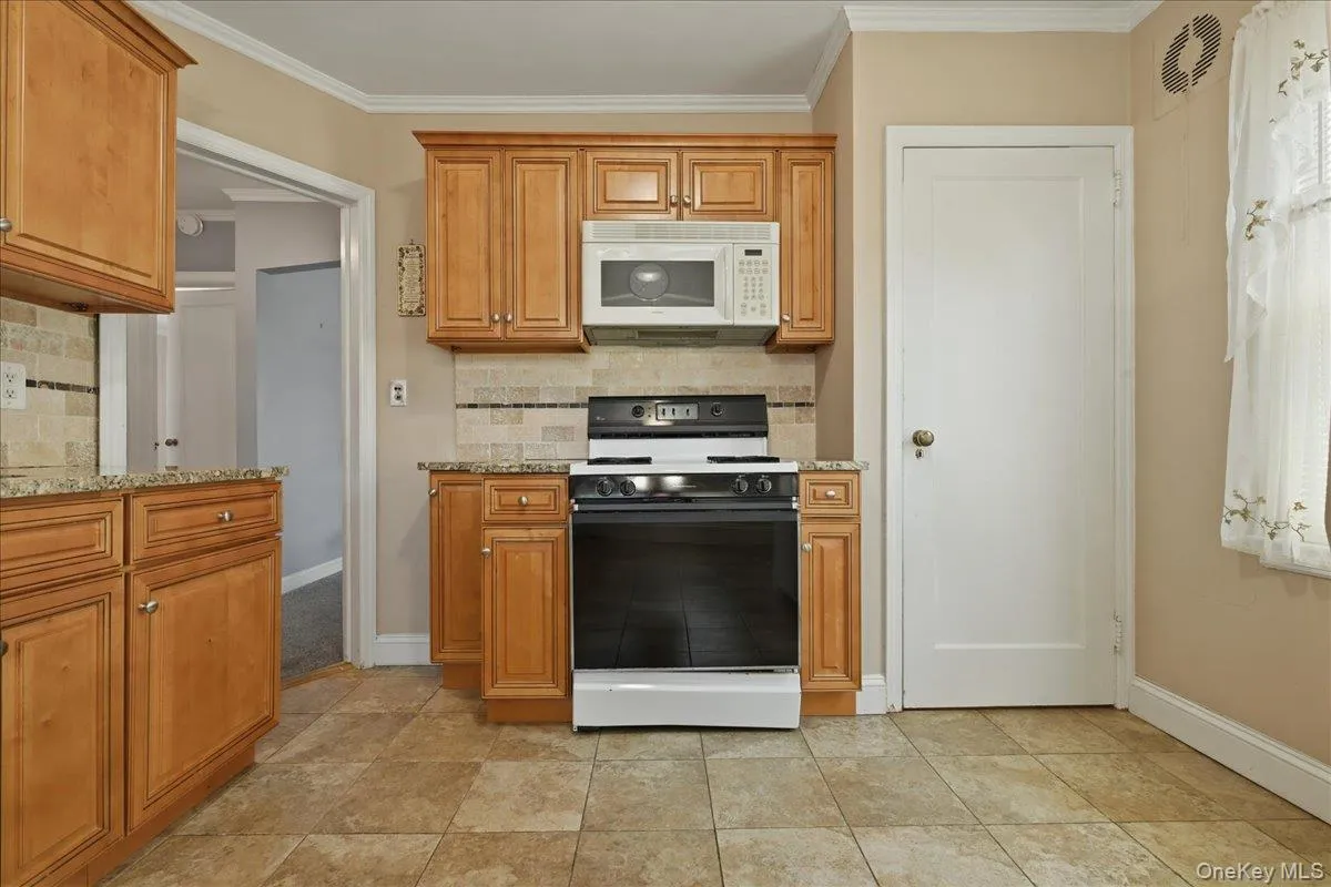 210 Madison Street, Hempstead, NY, 3 Bedrooms Bedrooms, 7 Rooms Rooms,2 BathroomsBathrooms,Residential,For Rent,Madison,0,KEY1018845 210 Madison Street, Hempstead, NY, 3 Bedrooms Bedrooms, 7 Rooms Rooms,2 BathroomsBathrooms,Residential,For Rent,Madison,0,KEY1018845