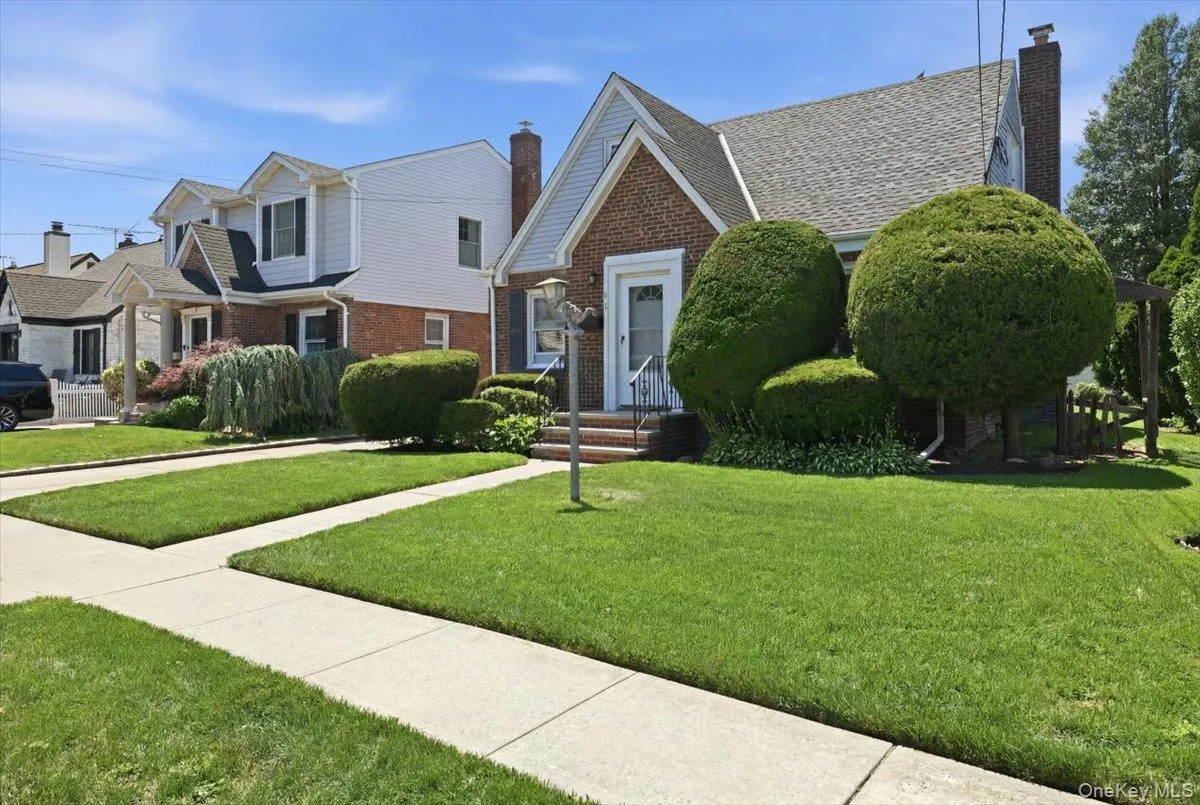 210 Madison Street, Hempstead, NY, 3 Bedrooms Bedrooms, 7 Rooms Rooms,2 BathroomsBathrooms,Residential,For Rent,Madison,0,KEY1018845 210 Madison Street, Hempstead, NY, 3 Bedrooms Bedrooms, 7 Rooms Rooms,2 BathroomsBathrooms,Residential,For Rent,Madison,0,KEY1018845