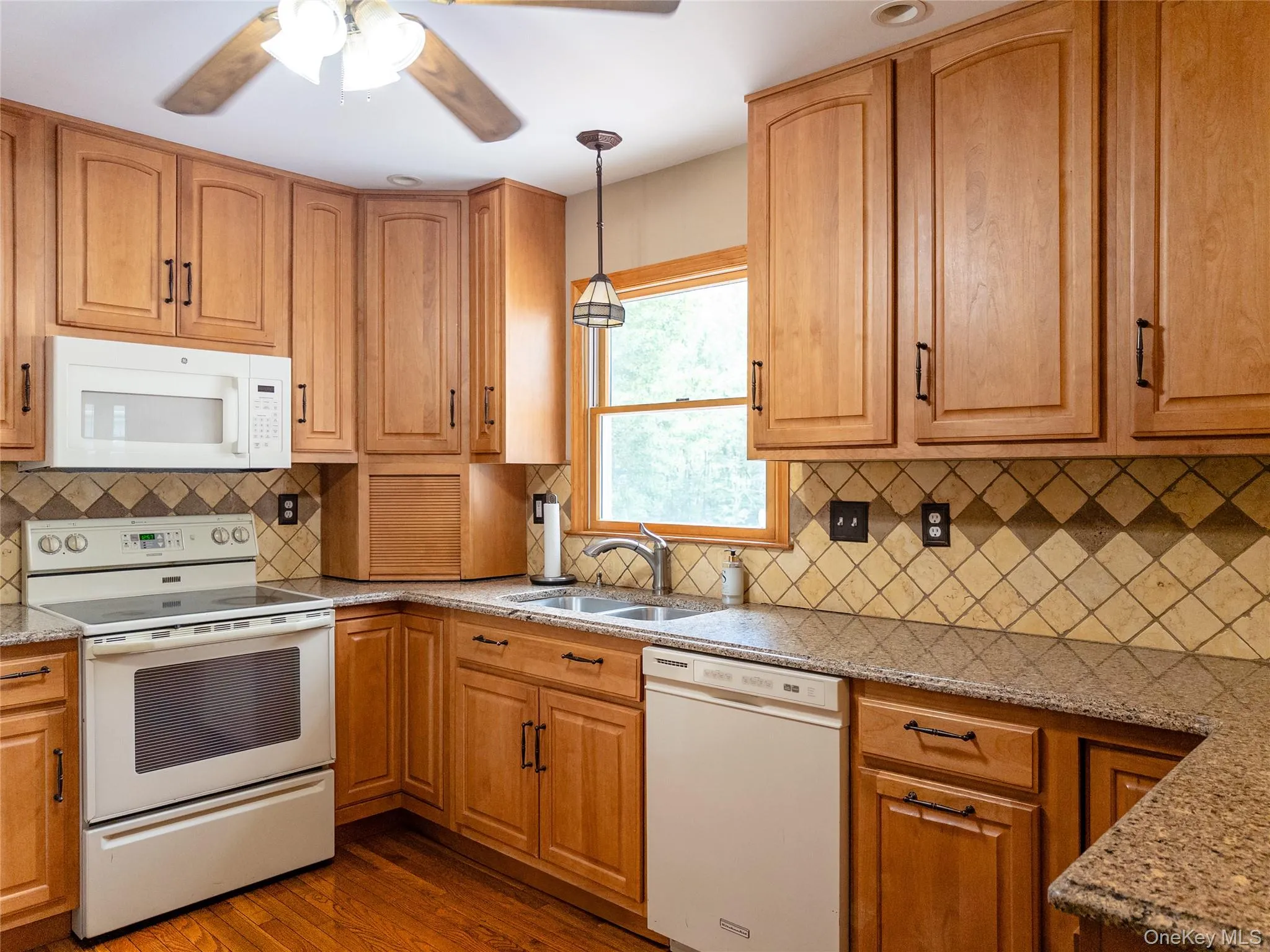 17 Dorett Drive, Wappinger, NY, 3 Bedrooms Bedrooms, 11 Rooms Rooms,2 BathroomsBathrooms,Residential,For Rent,Dorett,0,1018847 17 Dorett Drive, Wappinger, NY, 3 Bedrooms Bedrooms, 11 Rooms Rooms,2 BathroomsBathrooms,Residential,For Rent,Dorett,0,1018847
