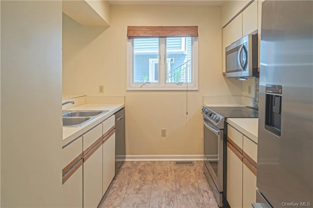 16 Hudson Point Lane, Ossining, NY, 1 Bedroom Bedrooms, 4 Rooms Rooms,1 BathroomBathrooms,Residential Lease,For Rent,Hudson Point,0,1018848 16 Hudson Point Lane, Ossining, NY, 1 Bedroom Bedrooms, 4 Rooms Rooms,1 BathroomBathrooms,Residential Lease,For Rent,Hudson Point,0,1018848