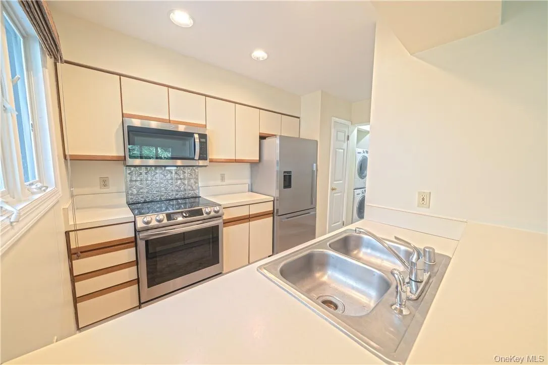 16 Hudson Point Lane, Ossining, NY, 1 Bedroom Bedrooms, 4 Rooms Rooms,1 BathroomBathrooms,Residential Lease,For Rent,Hudson Point,0,1018848 16 Hudson Point Lane, Ossining, NY, 1 Bedroom Bedrooms, 4 Rooms Rooms,1 BathroomBathrooms,Residential Lease,For Rent,Hudson Point,0,1018848