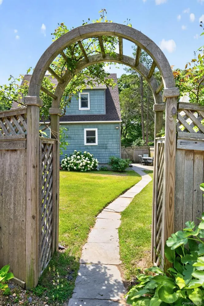 55 Pershing Avenue, Oyster Bay, NY, 3 Bedrooms Bedrooms, 7 Rooms Rooms,1 BathroomBathrooms,Residential,For Rent,Pershing,0,1018849 55 Pershing Avenue, Oyster Bay, NY, 3 Bedrooms Bedrooms, 7 Rooms Rooms,1 BathroomBathrooms,Residential,For Rent,Pershing,0,1018849