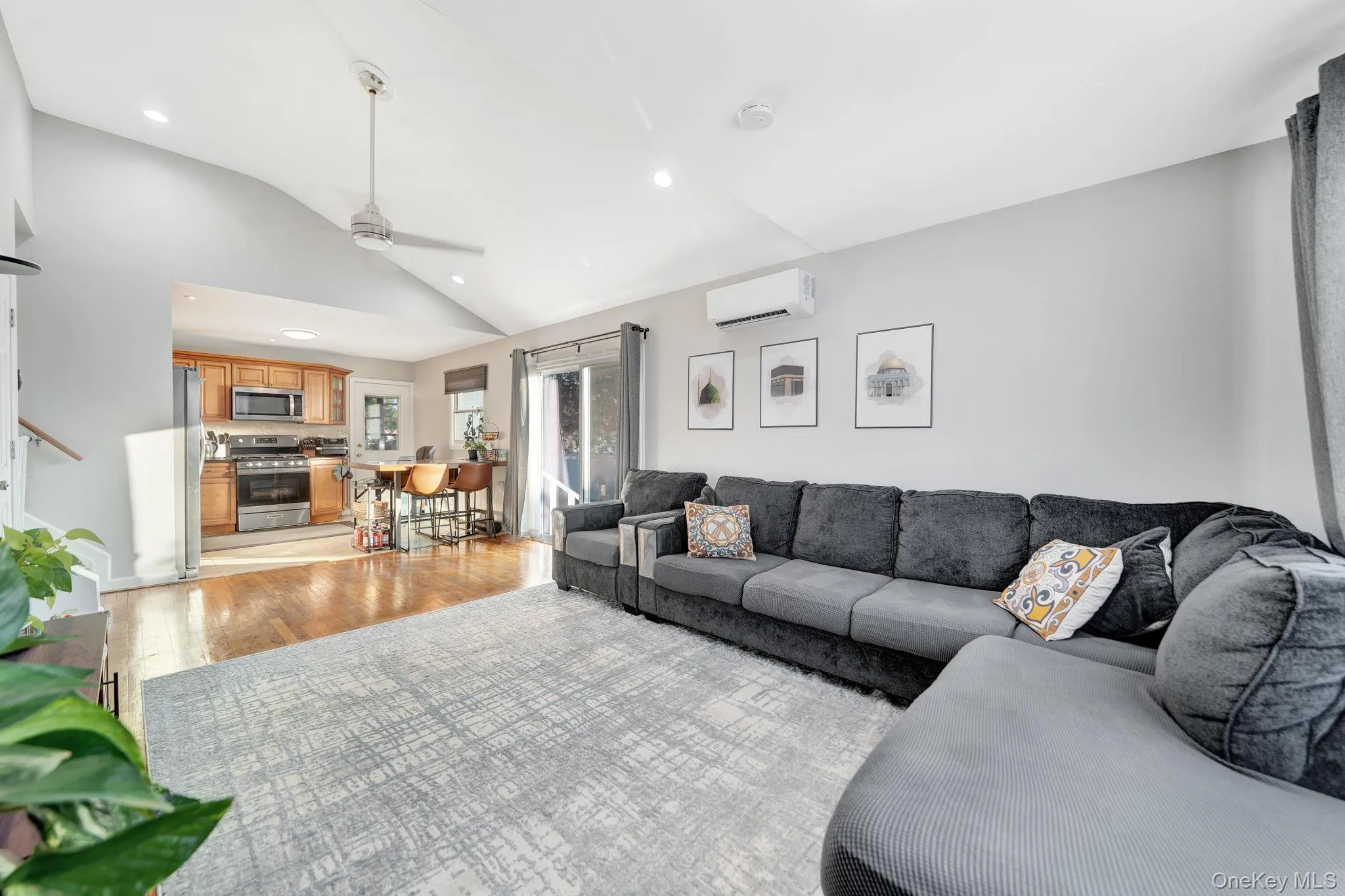 164 Pennsylvania Avenue, Islip, NY, 6 Bedrooms Bedrooms, 14 Rooms Rooms,3 BathroomsBathrooms,Residential,For Rent,Pennsylvania,0,KEY1018852 164 Pennsylvania Avenue, Islip, NY, 6 Bedrooms Bedrooms, 14 Rooms Rooms,3 BathroomsBathrooms,Residential,For Rent,Pennsylvania,0,KEY1018852
