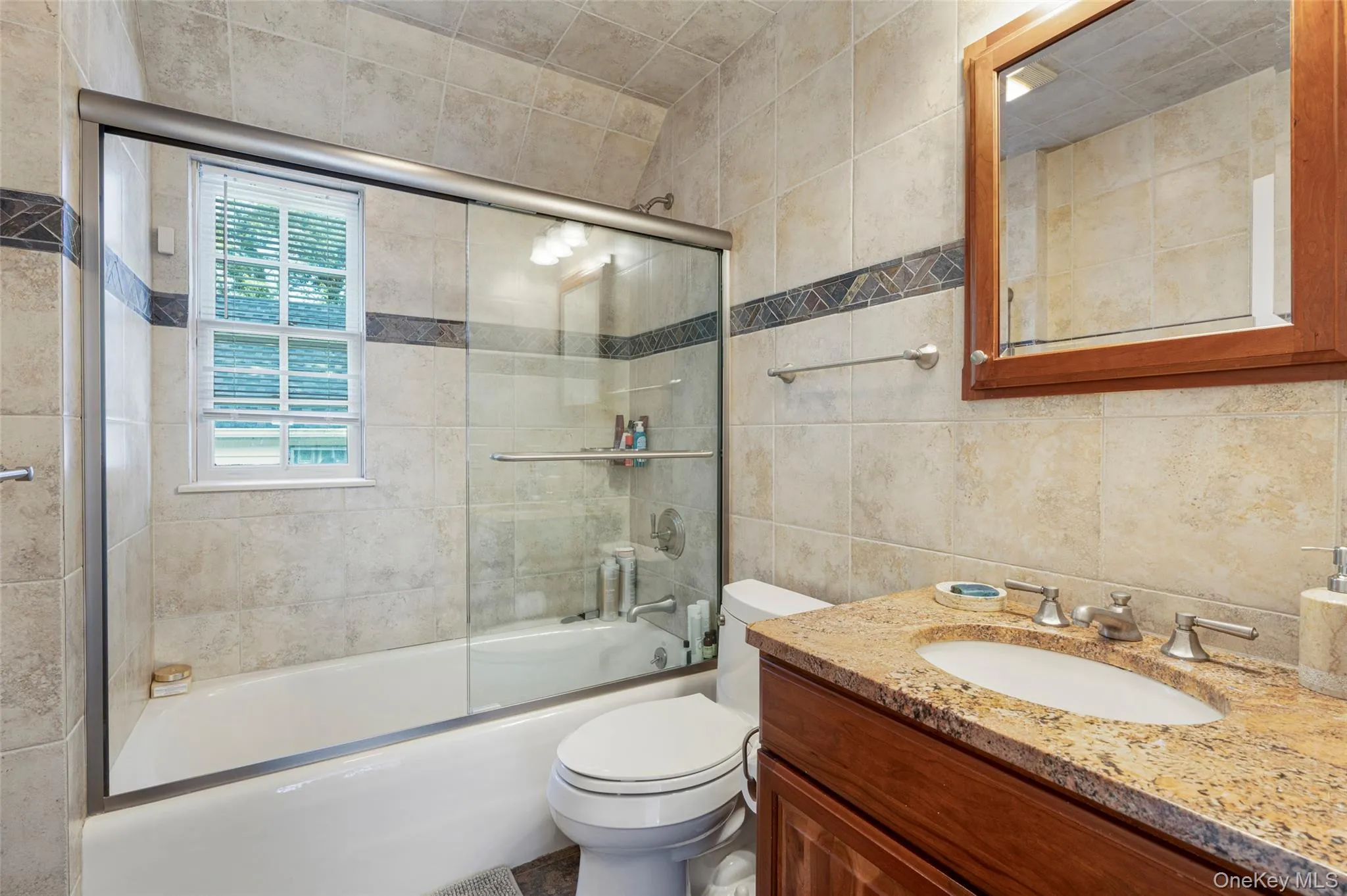 Full bathroom on 2nd level Full bathroom on 2nd level